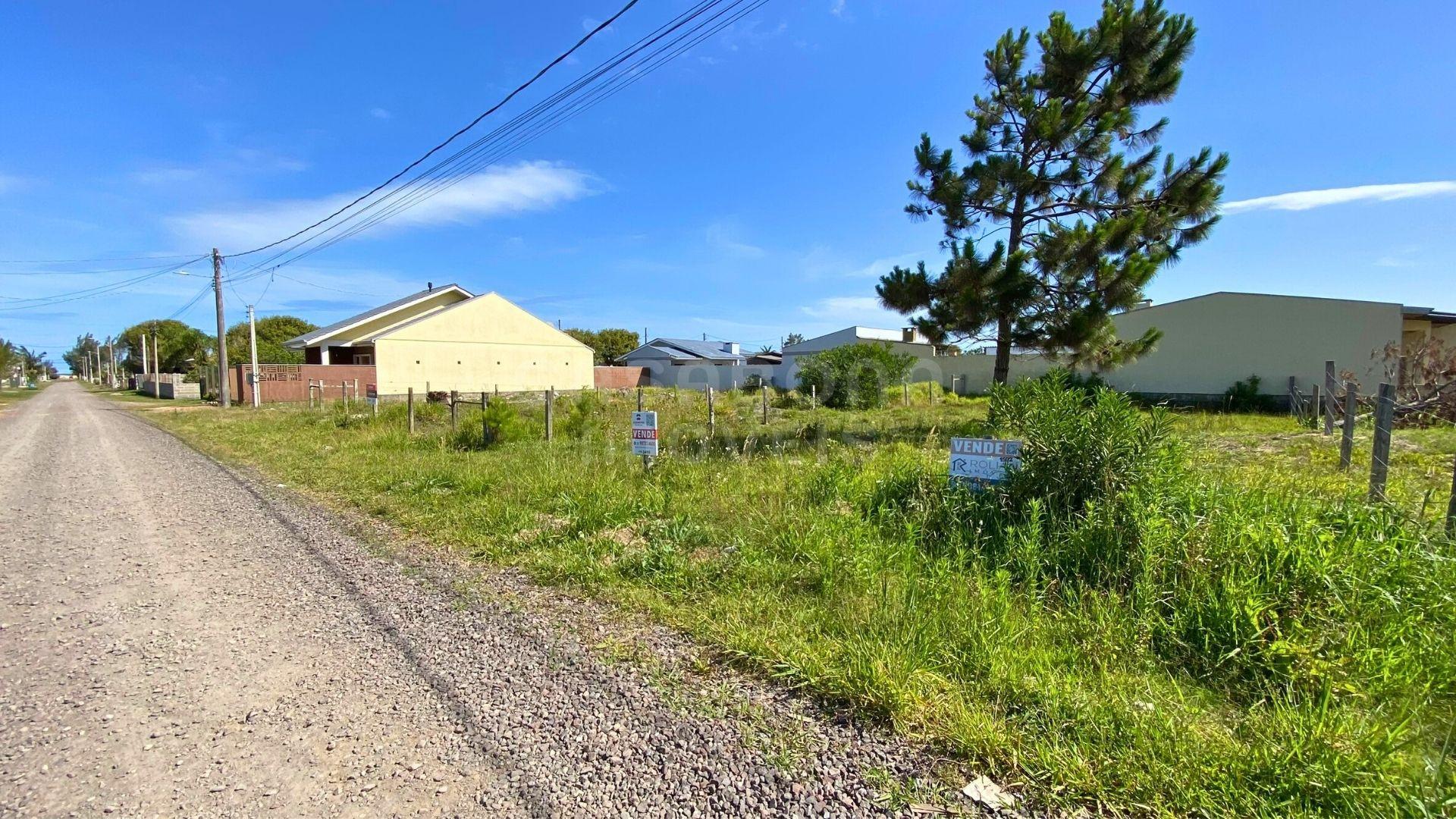 Terreno 12 x 25 no Balneário Figueirinha – Iluminação Norte e Excelente Potencial de Construção