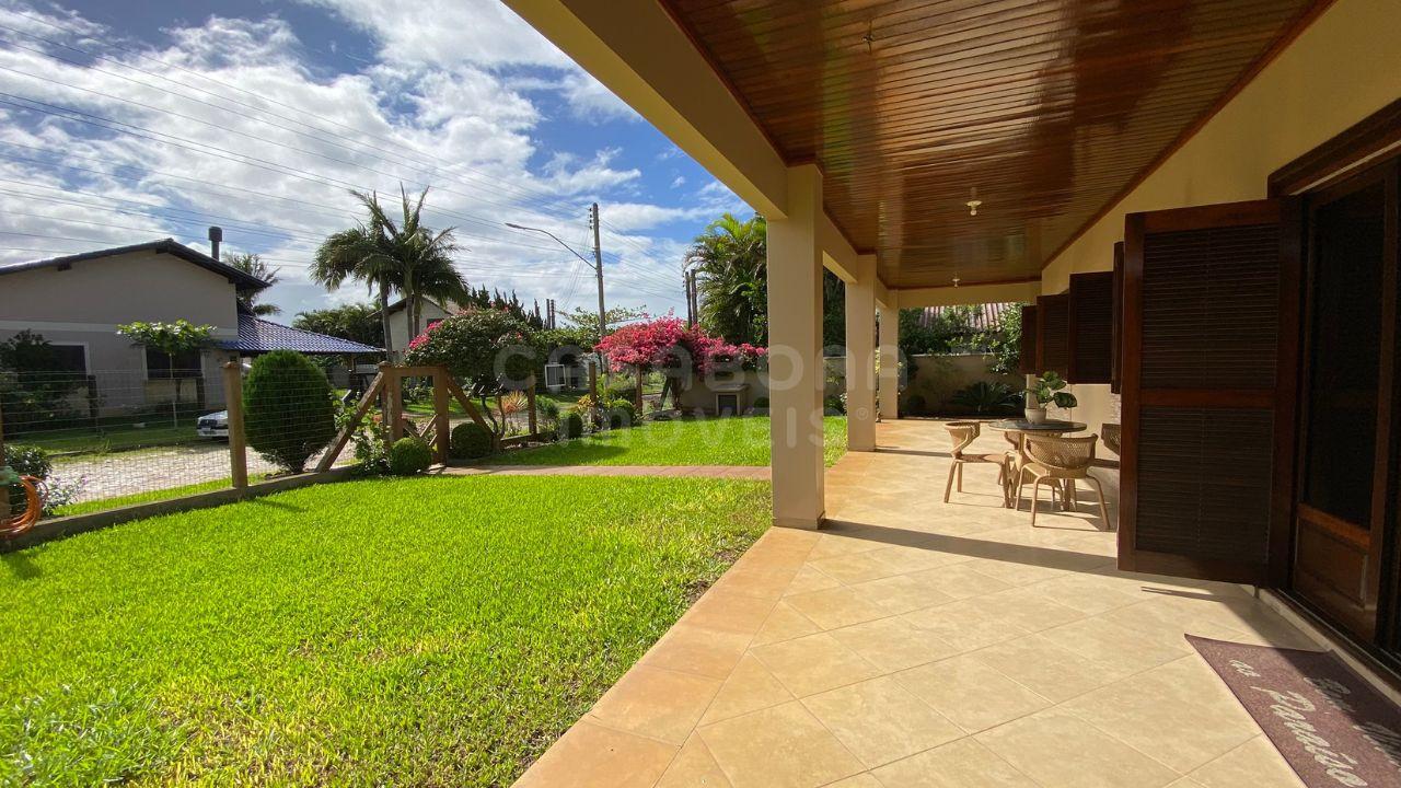 Excelente Casa à Venda em Torres - Bairro Paraíso