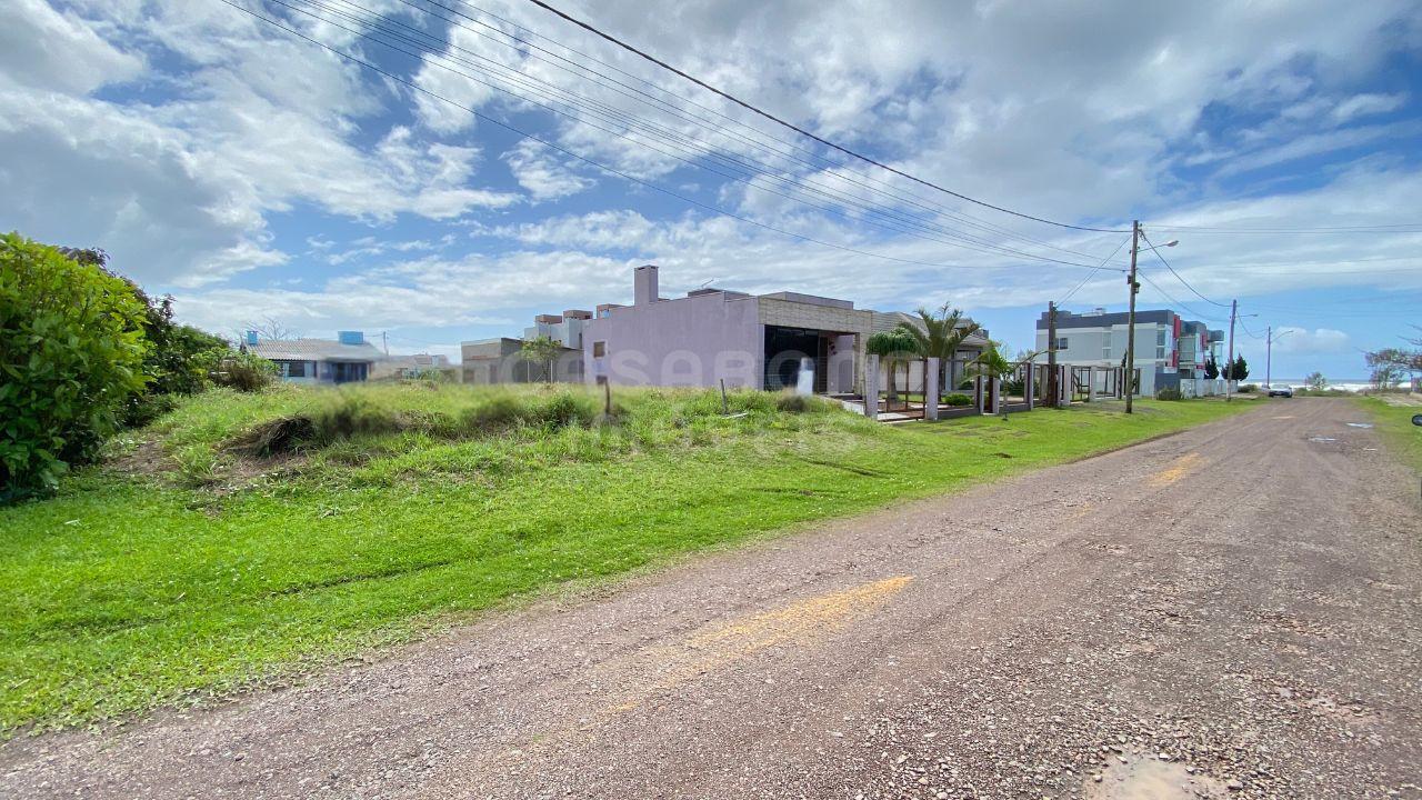 Oportunidade Única - Terreno na Praia Camboim