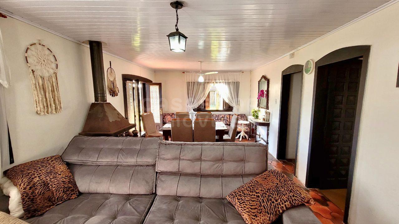 Casa com suíte e lareira a 350 metros da praia – Bairro Bom Jesus