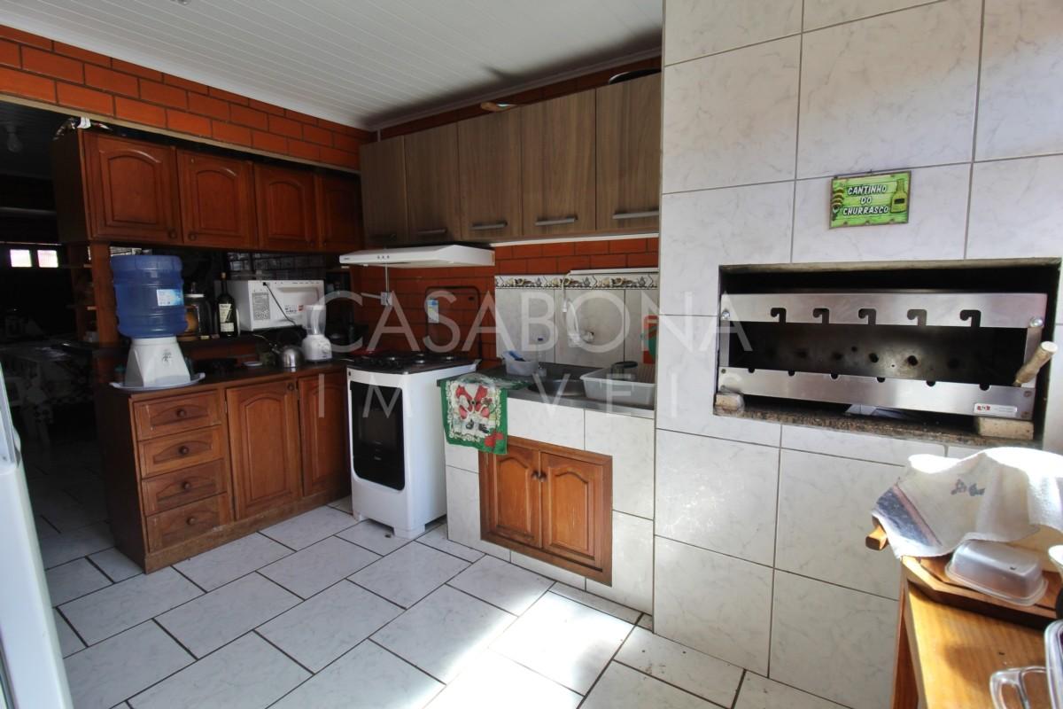 Residência Encantadora em Tijolo à Vista: Amplo Pátio e Proximidade do Mar