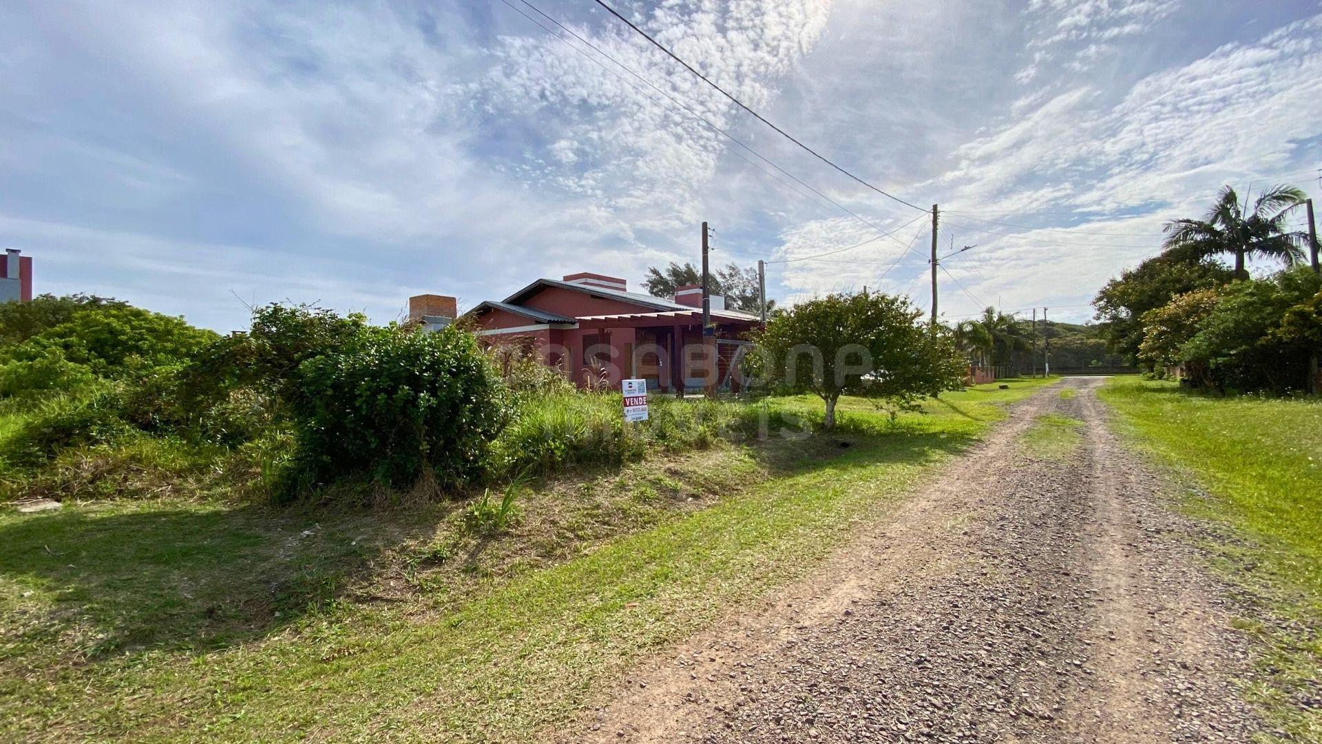 Terreno no Parque Tupancy –  Apenas 50 Metros do Mar!