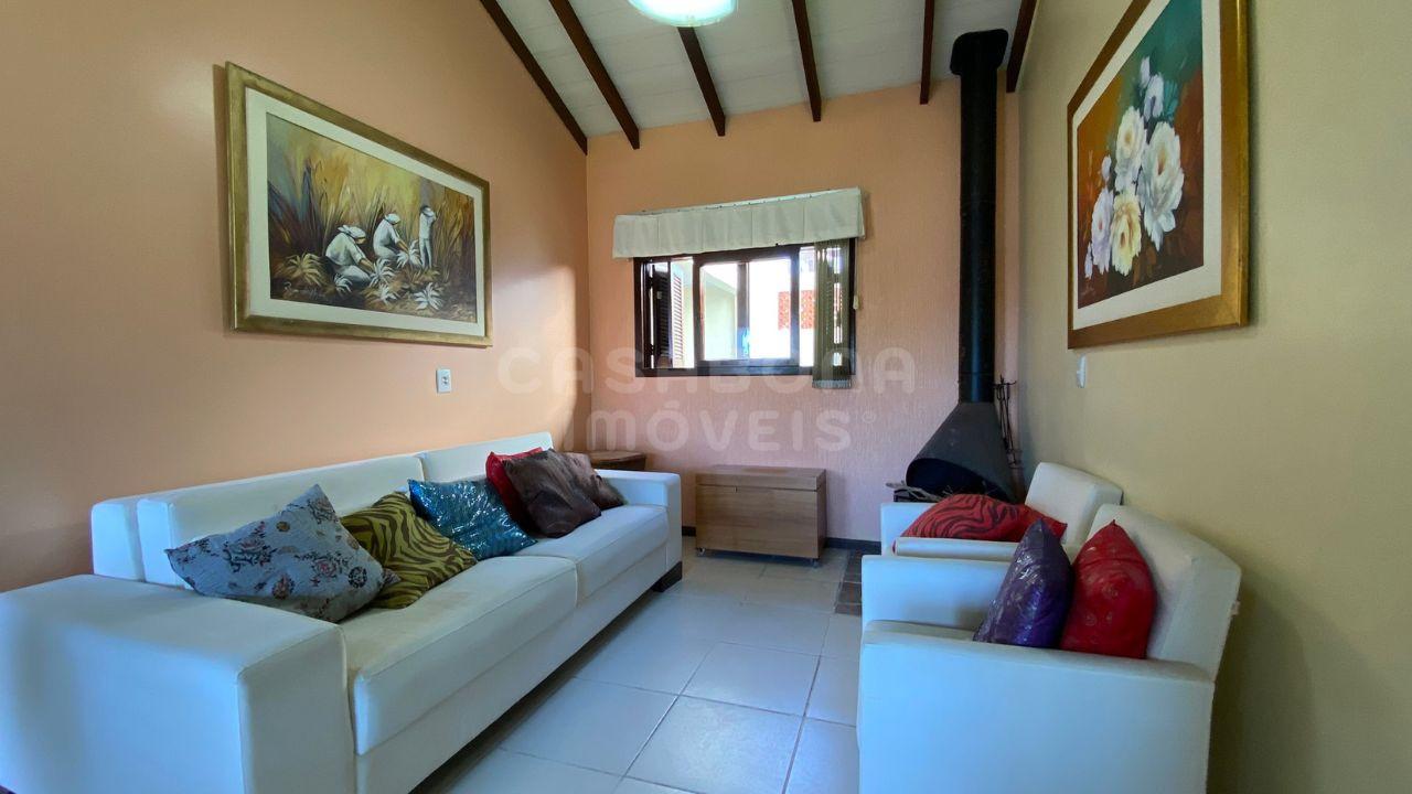 Casa de Esquina com Amplo Terreno e Piscina – Arroio do Sal