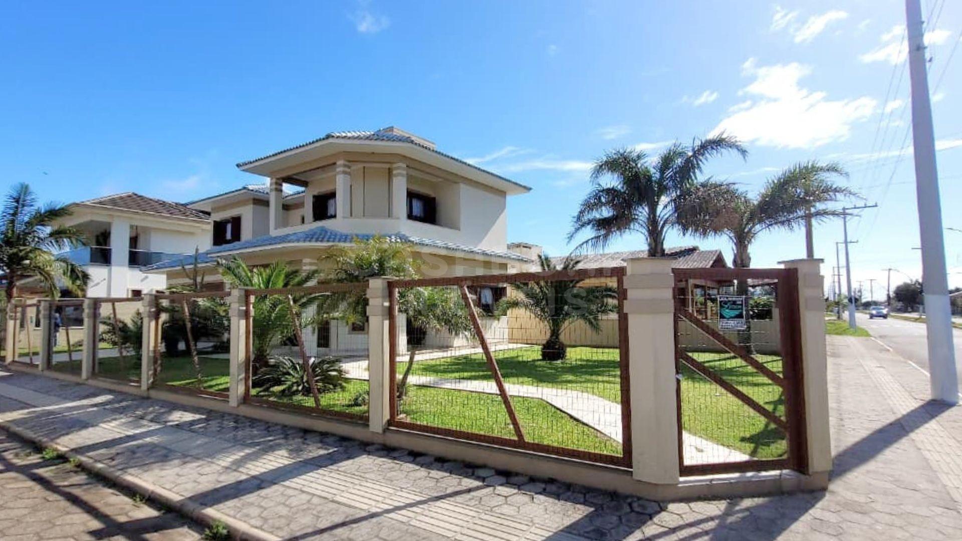 Casa de Alto Padrão a 100m do Mar em Arroio do Sal – Bairro Camboim