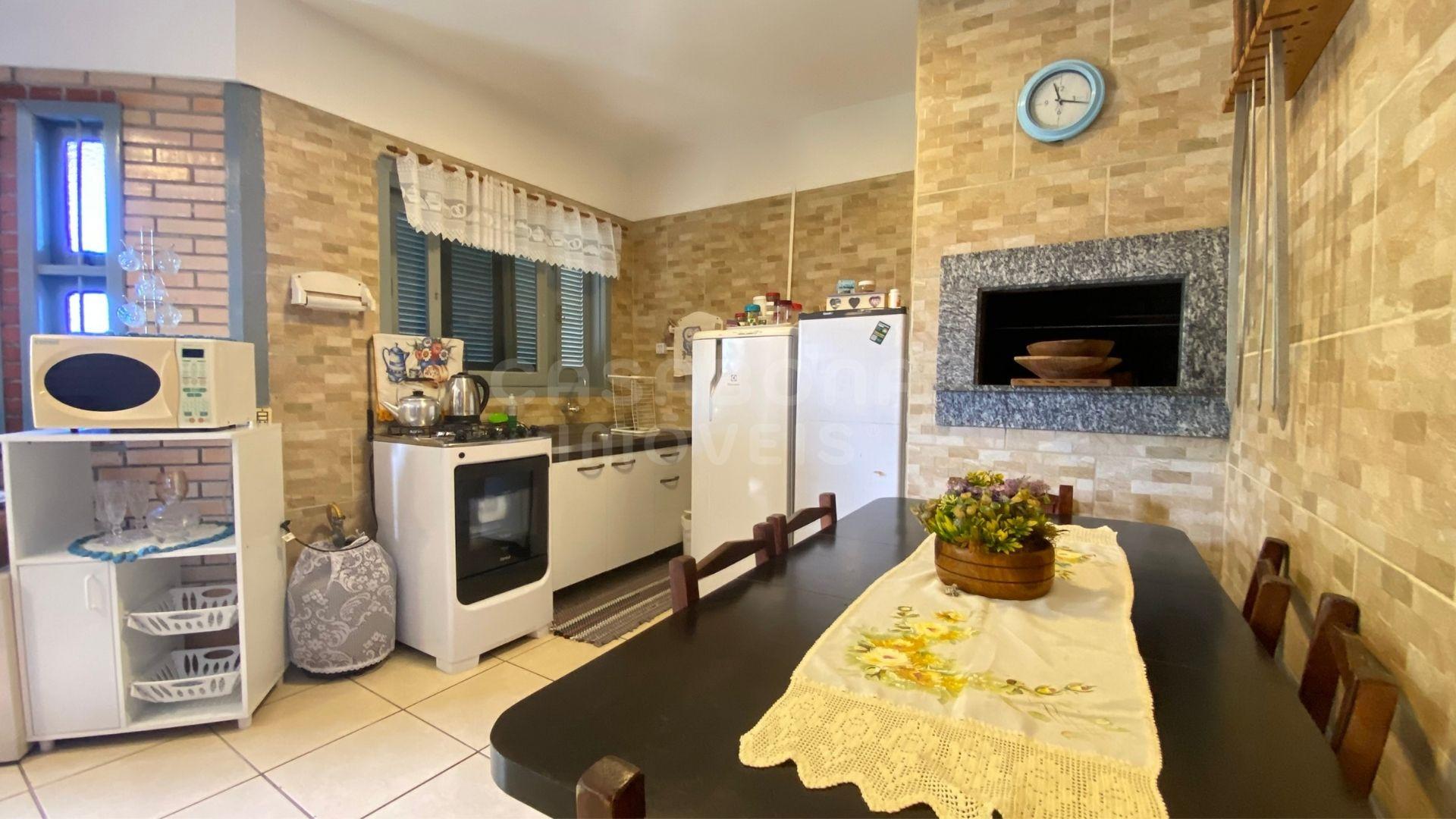 Casa mobiliada à venda no Jardim Olívia – conforto e praticidade a poucos metros do mar