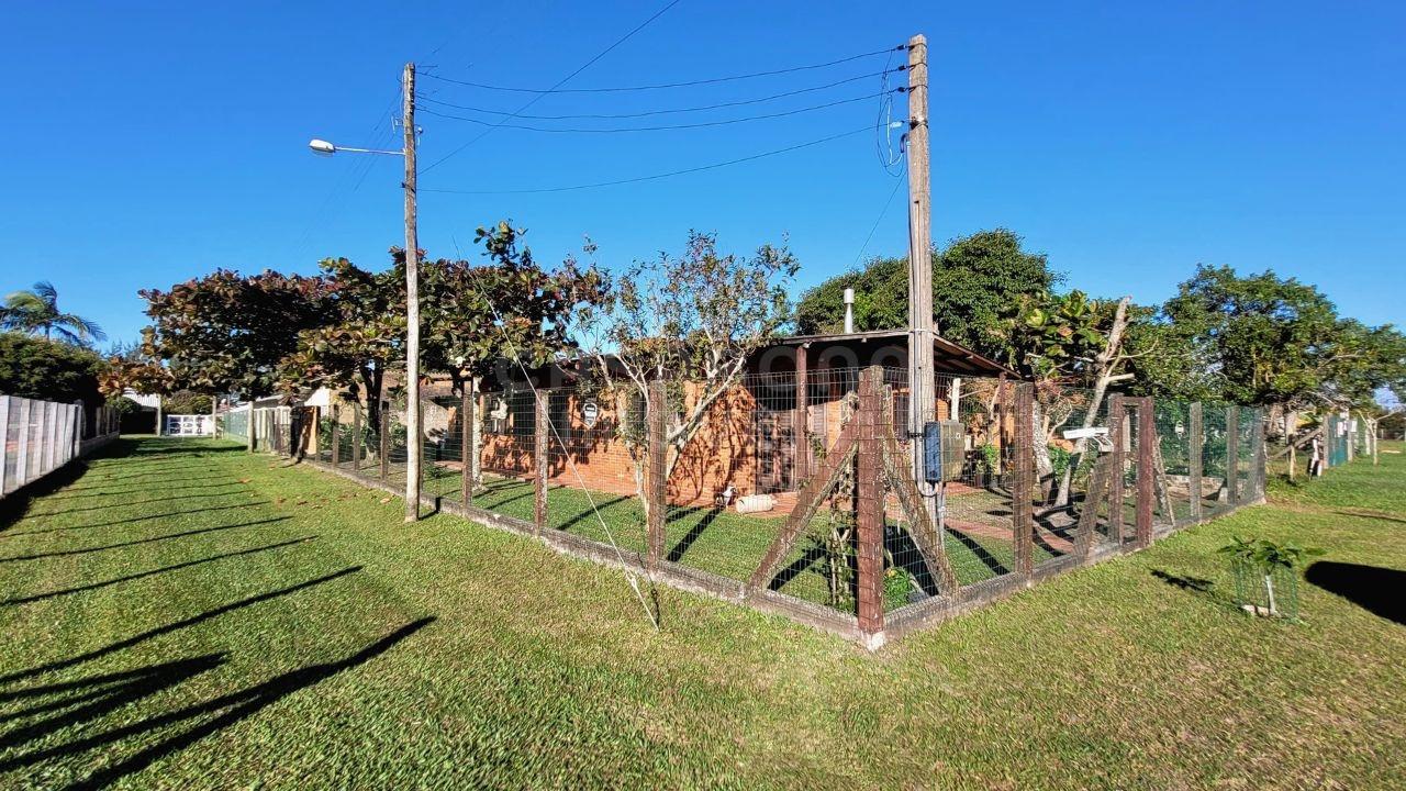 Casa com suíte e lareira a 350 metros da praia – Bairro Bom Jesus