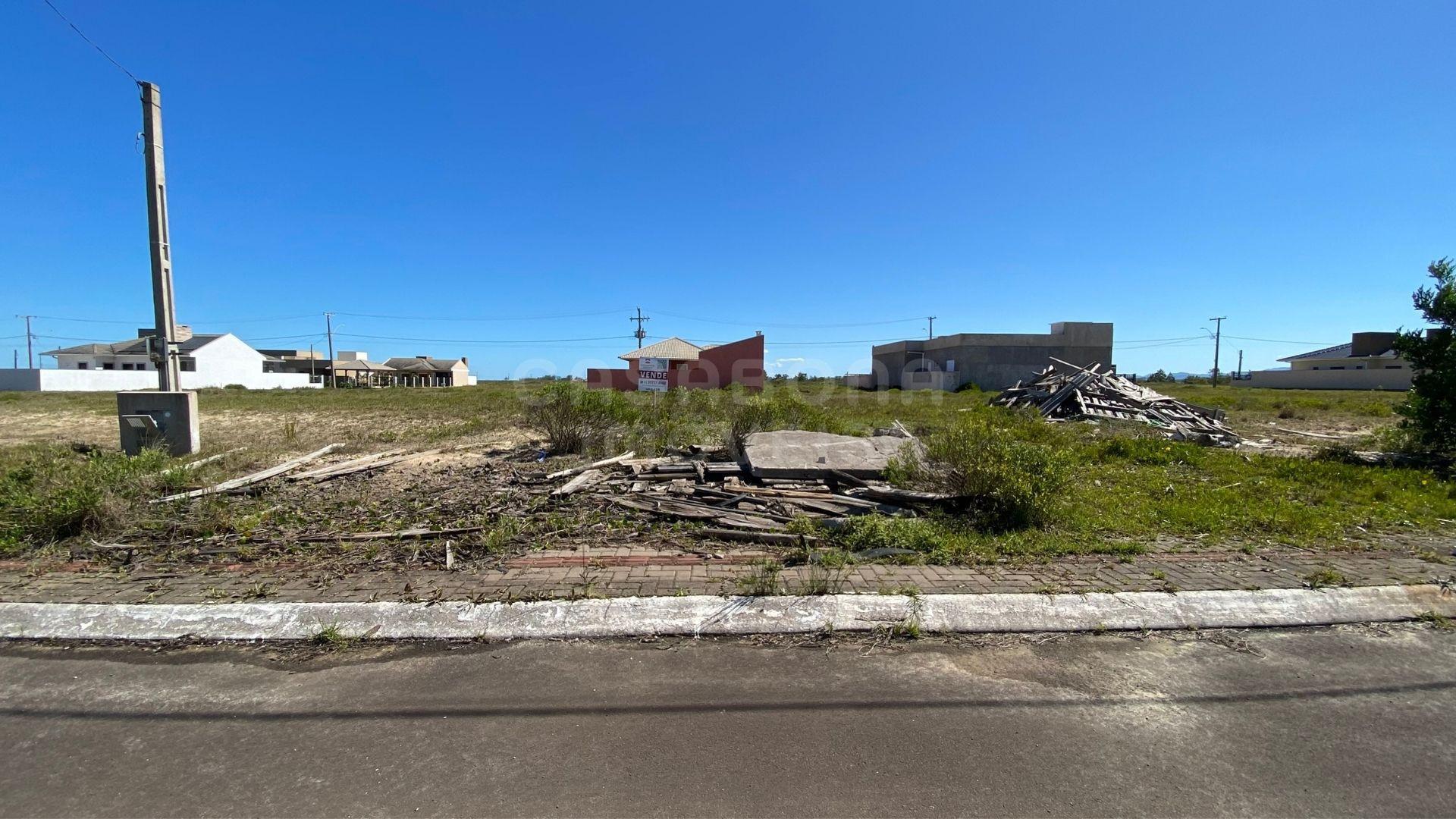 Terreno Amplo e Bem Localizado no Loteamento Esmeralda em Arroio do Sal