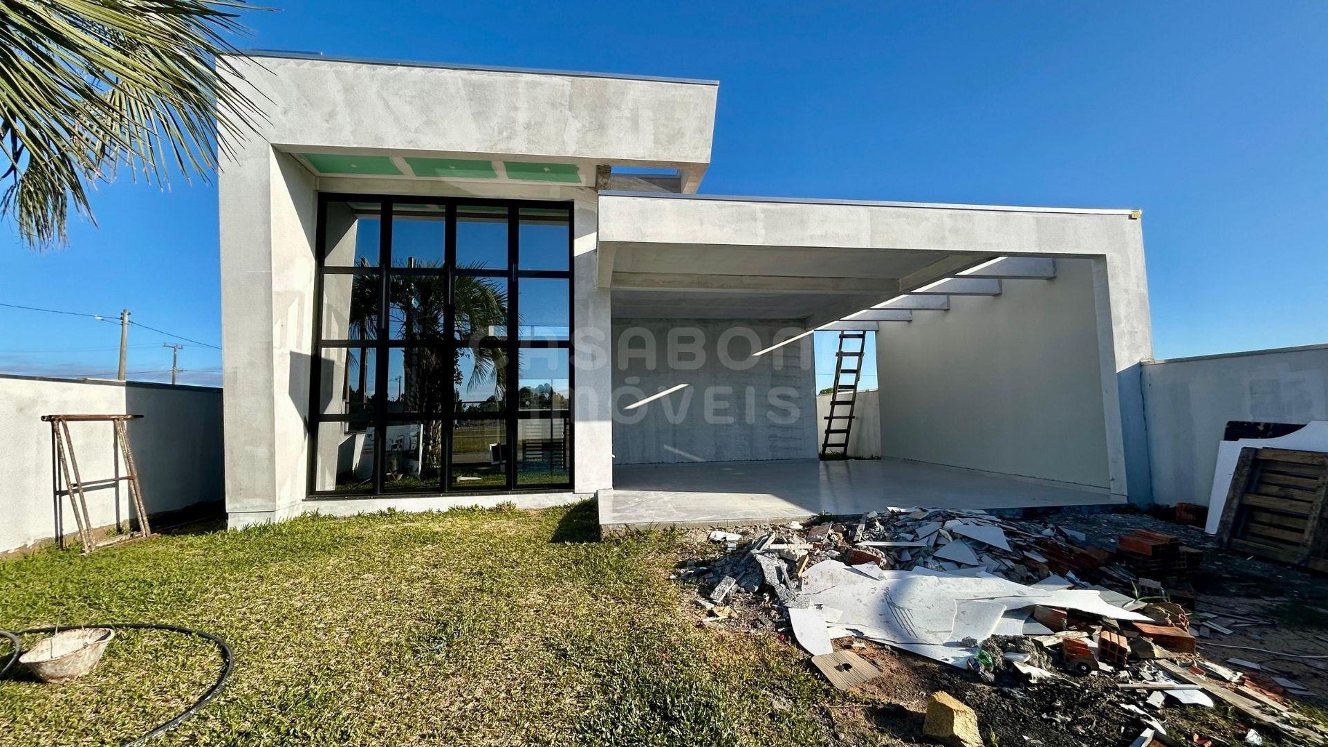 Casa moderna com suíte e lareira a apenas 600m do mar em Arroio do Sal