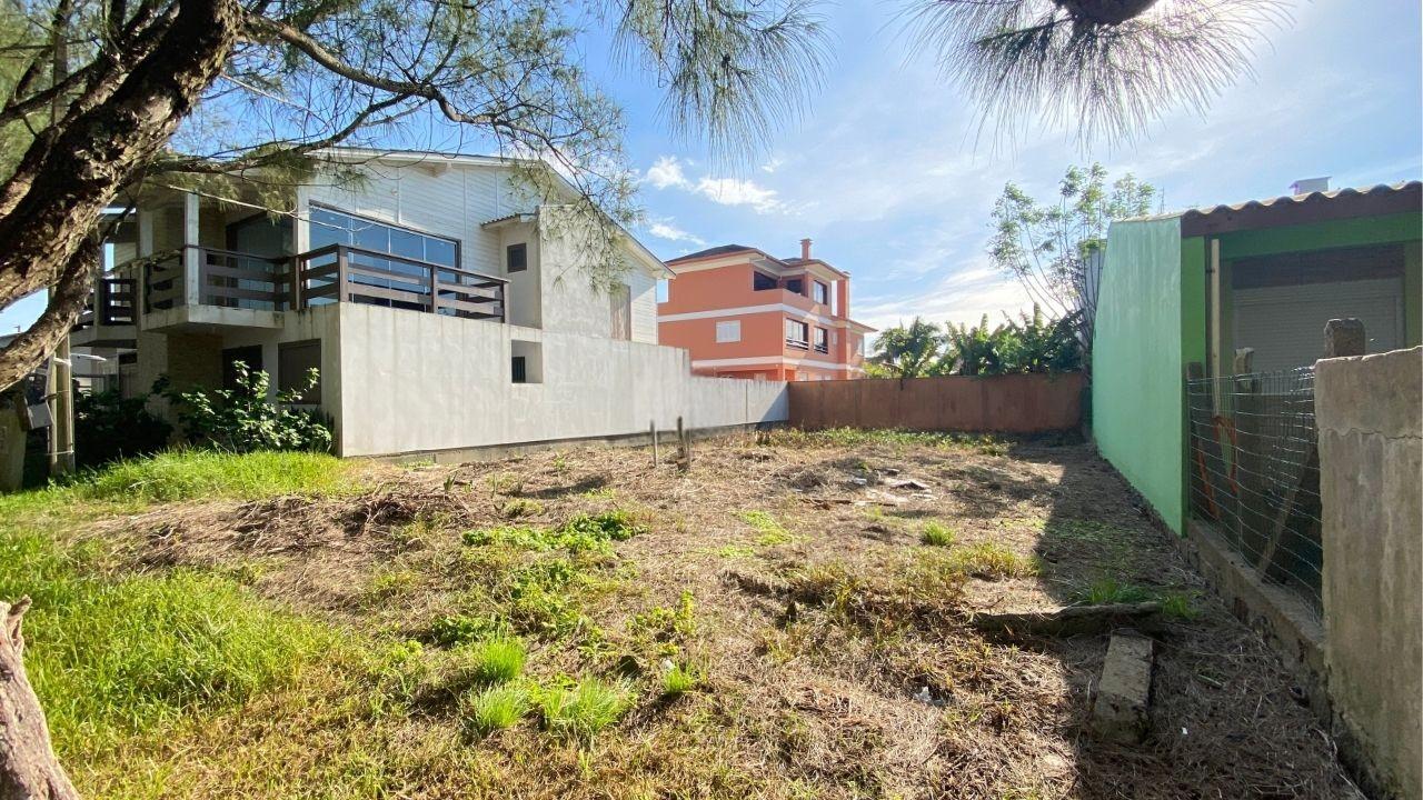 Terreno Amplo em Rua Residencial - Balneário Marambaia