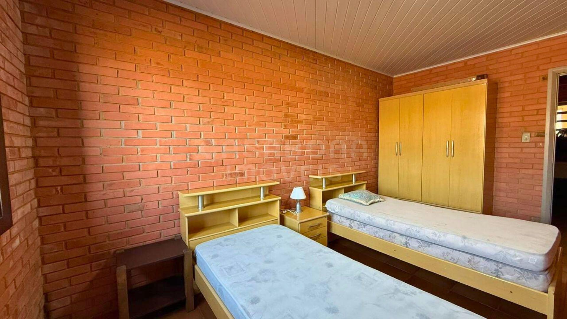 Casa de Esquina em Areias Brancas – Amplitude, Conforto e Localização Privilegiada