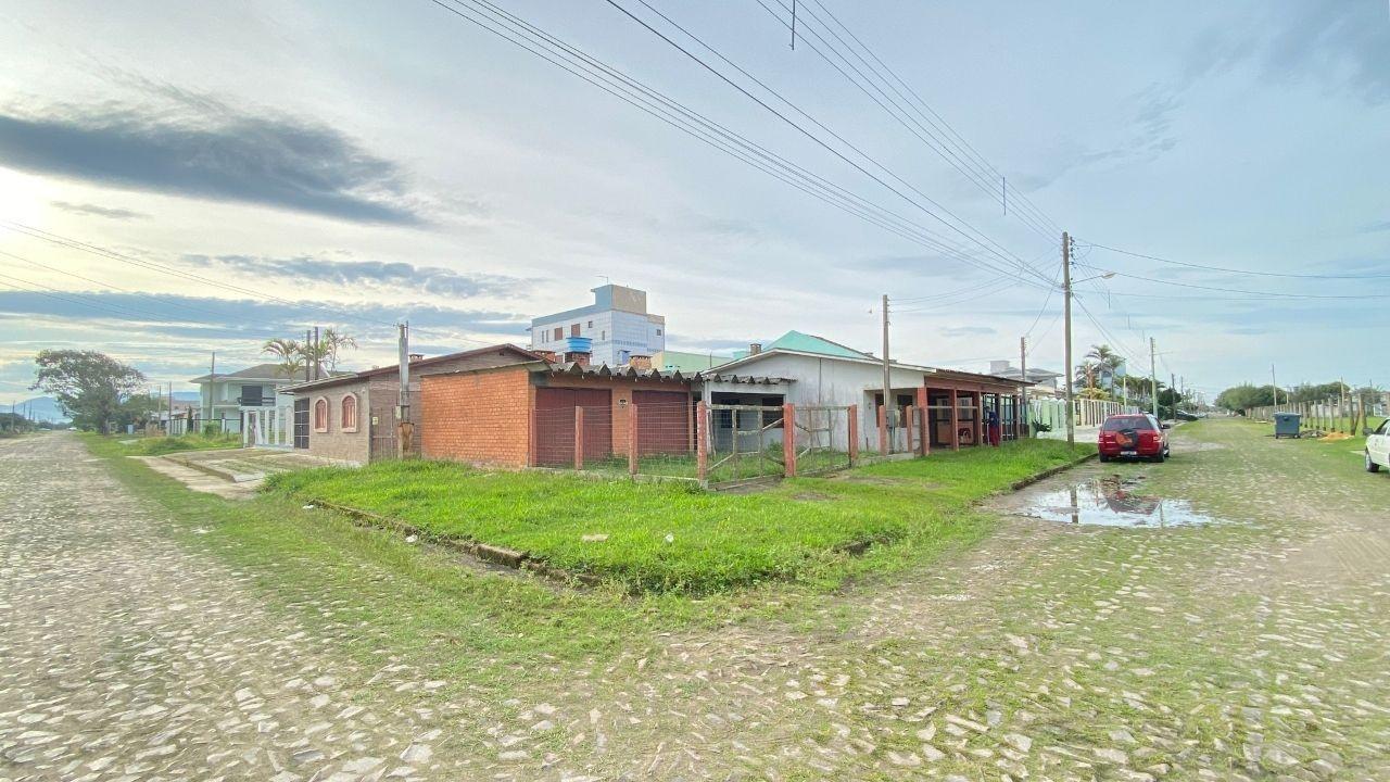 Oportunidade de Investimento em Arroio do Sal: Duplex para Renovação em Areias Brancas