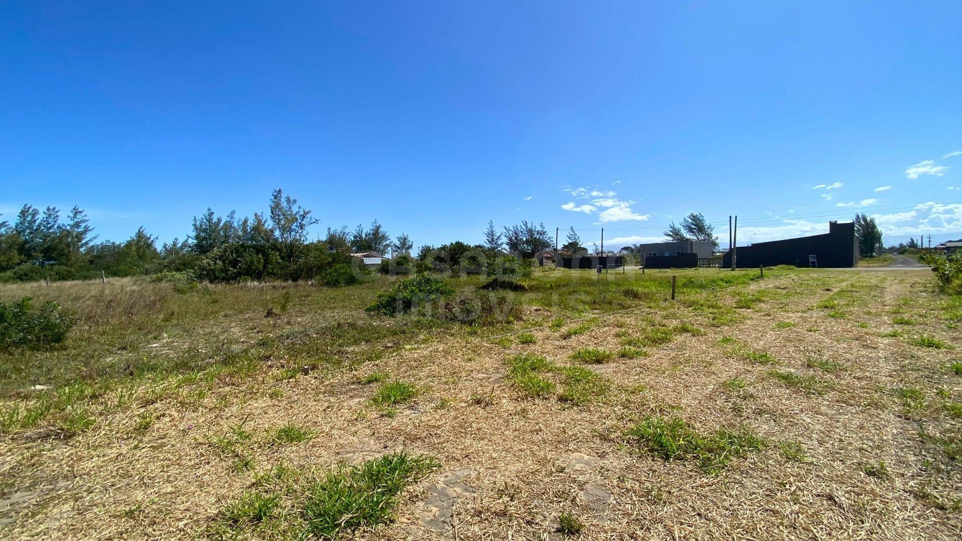 Terreno com Posição Solar Norte a Apenas 80 Metros da Praia em Arroio do Sal