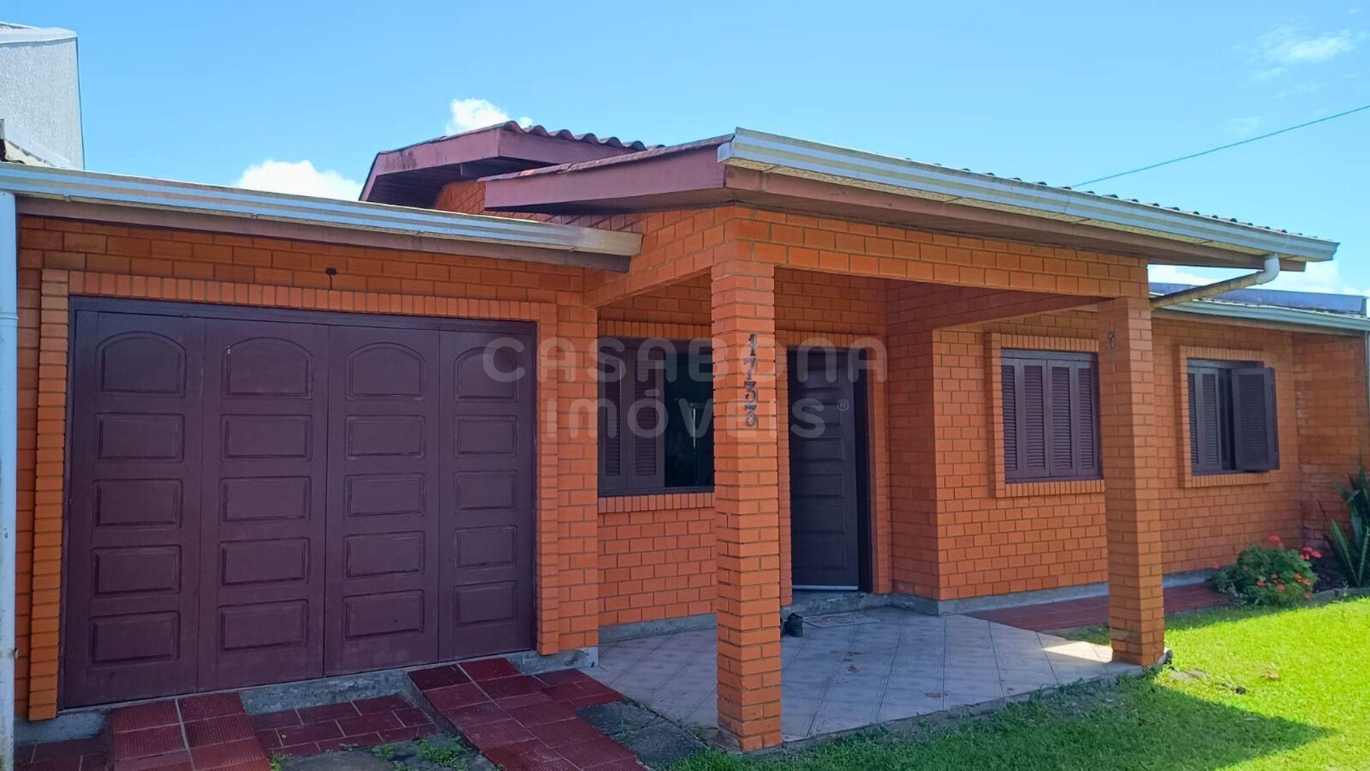 Casa térrea com amplo pátio e excelente localização em Areias Brancas