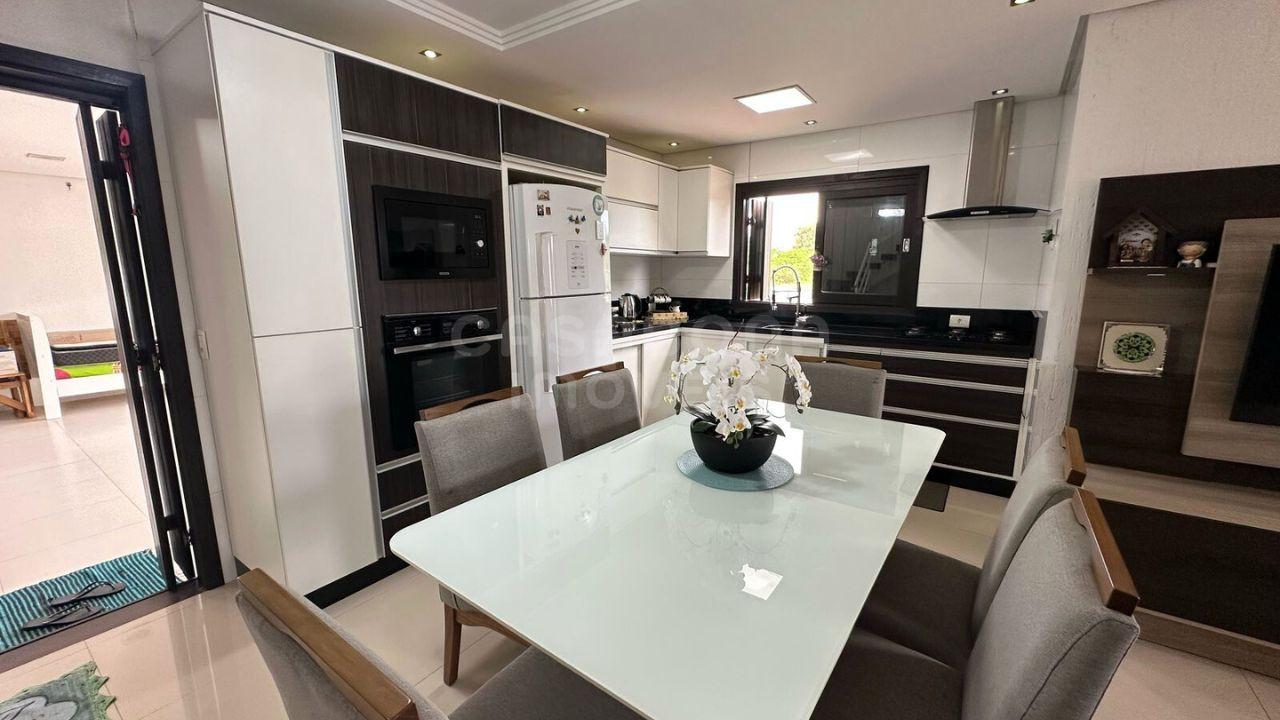 Espaçosa Casa de Esquina em Arroio do Sal - 800m do Mar