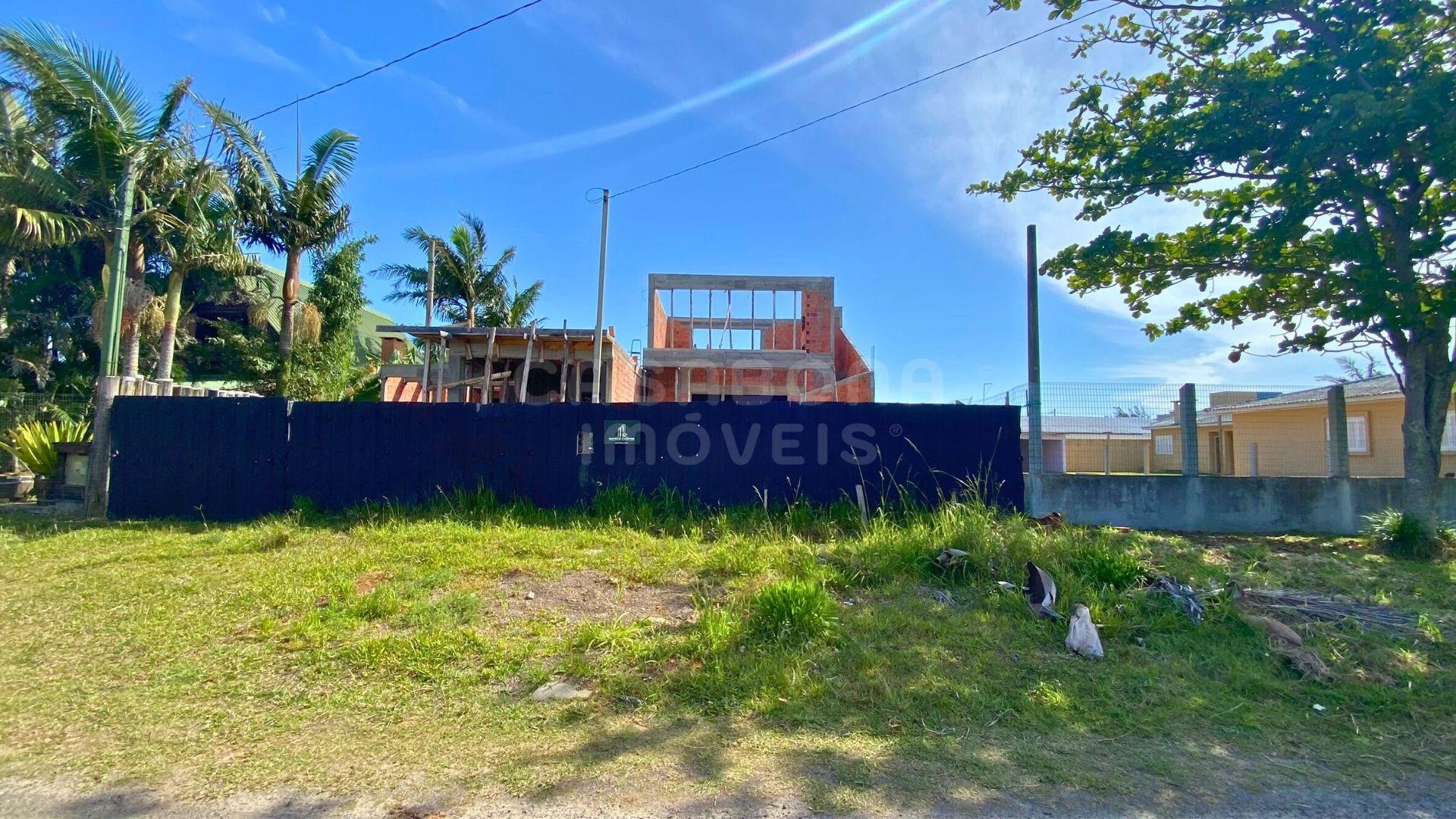 Casa à Venda em Arroio do Sal, Camboim - 3 Dormitórios com Vista para o Mar 