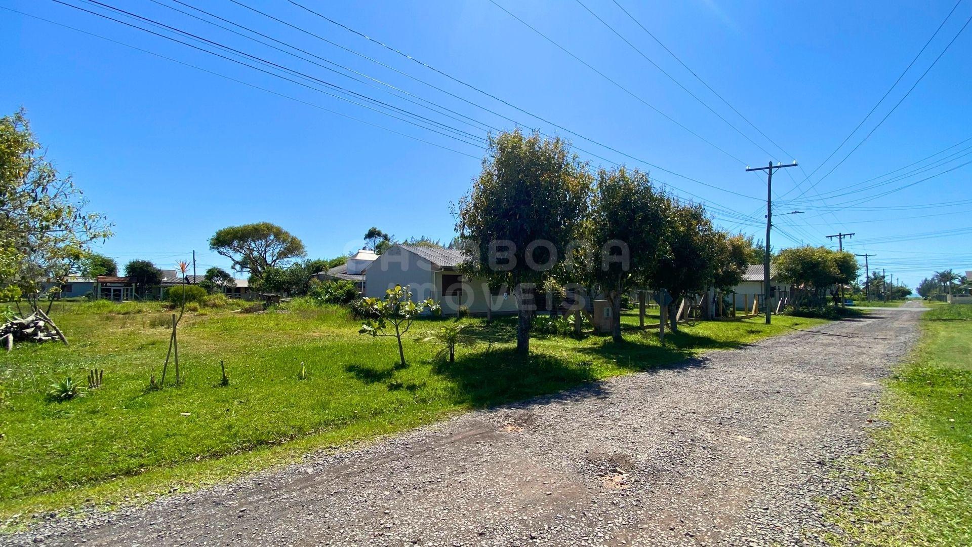Terreno Aterrado ao Lado da Praça no São Jorge – Localização Privilegiada e Excelente Posição Solar