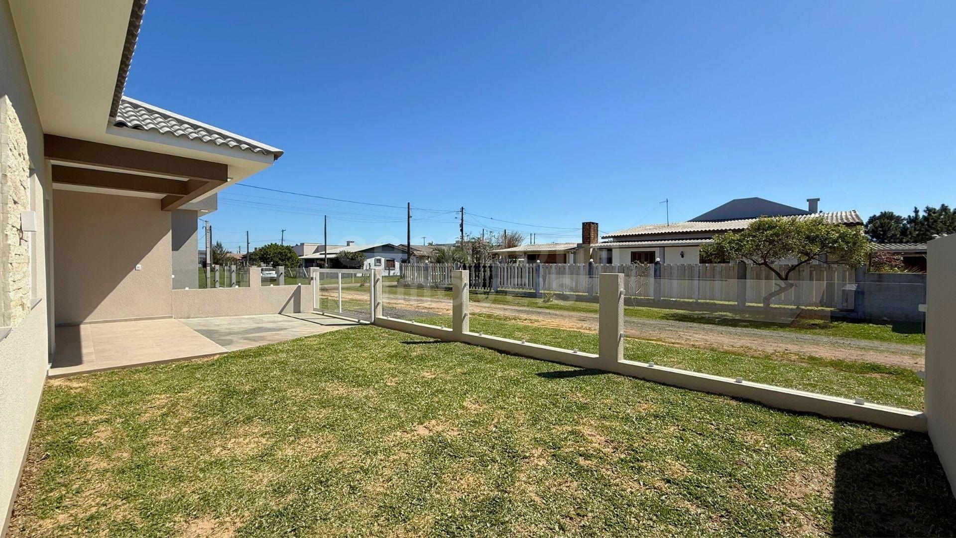 Casa nova com suíte a poucos metros do mar em Arroio do Sal
