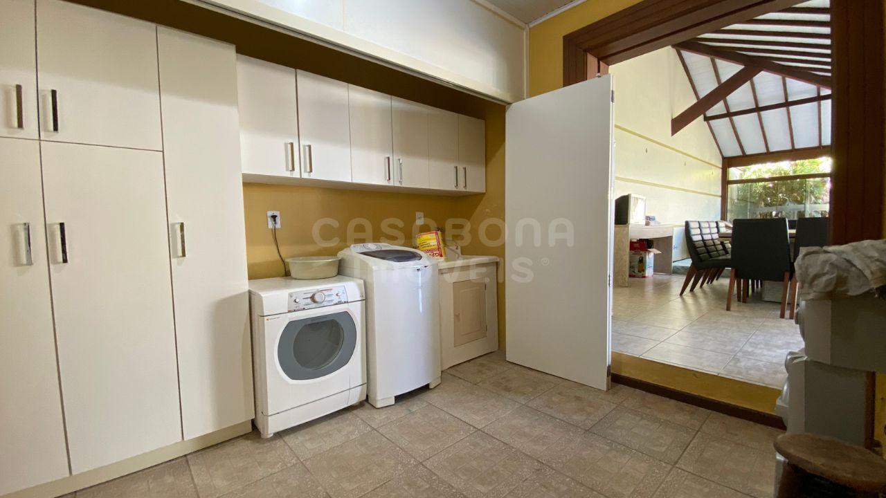 Casa de Esquina com Amplo Terreno e Piscina – Arroio do Sal