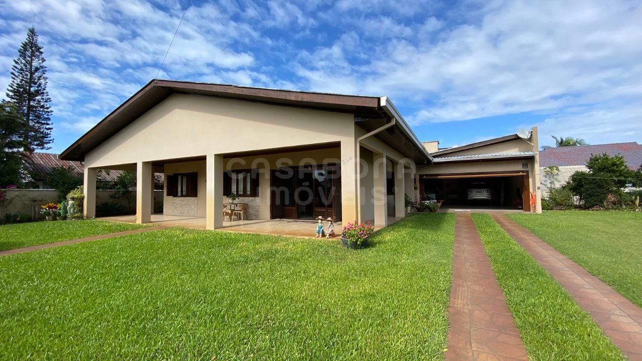 Excelente Casa à Venda em Torres - Bairro Paraíso