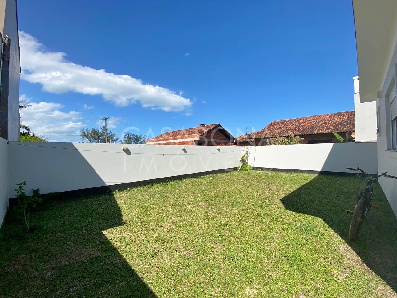 Refúgio à Beira-Mar: Residência Espaçosa no Balneário São Paulo