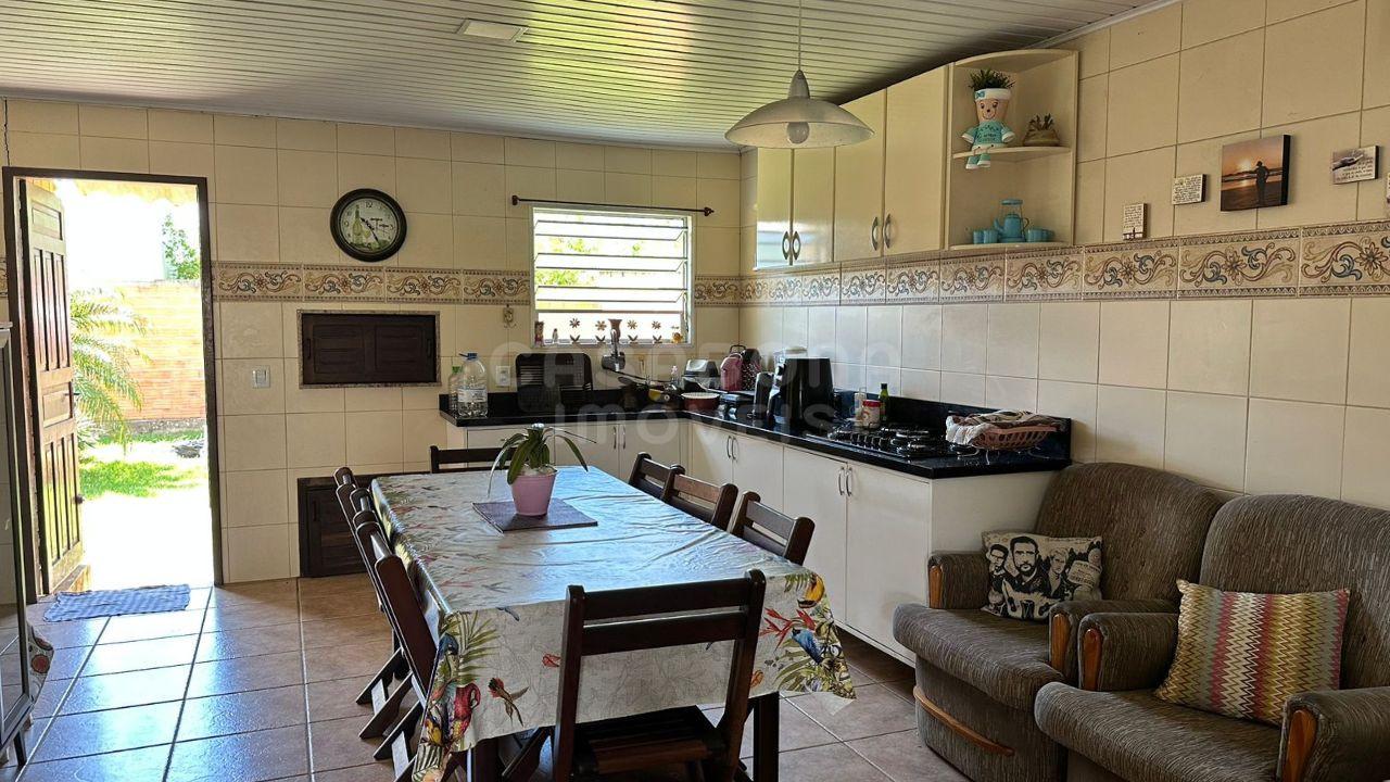 Ótima Oportunidade em Arroio do Sal: Duas Casas em Terreno Amplo