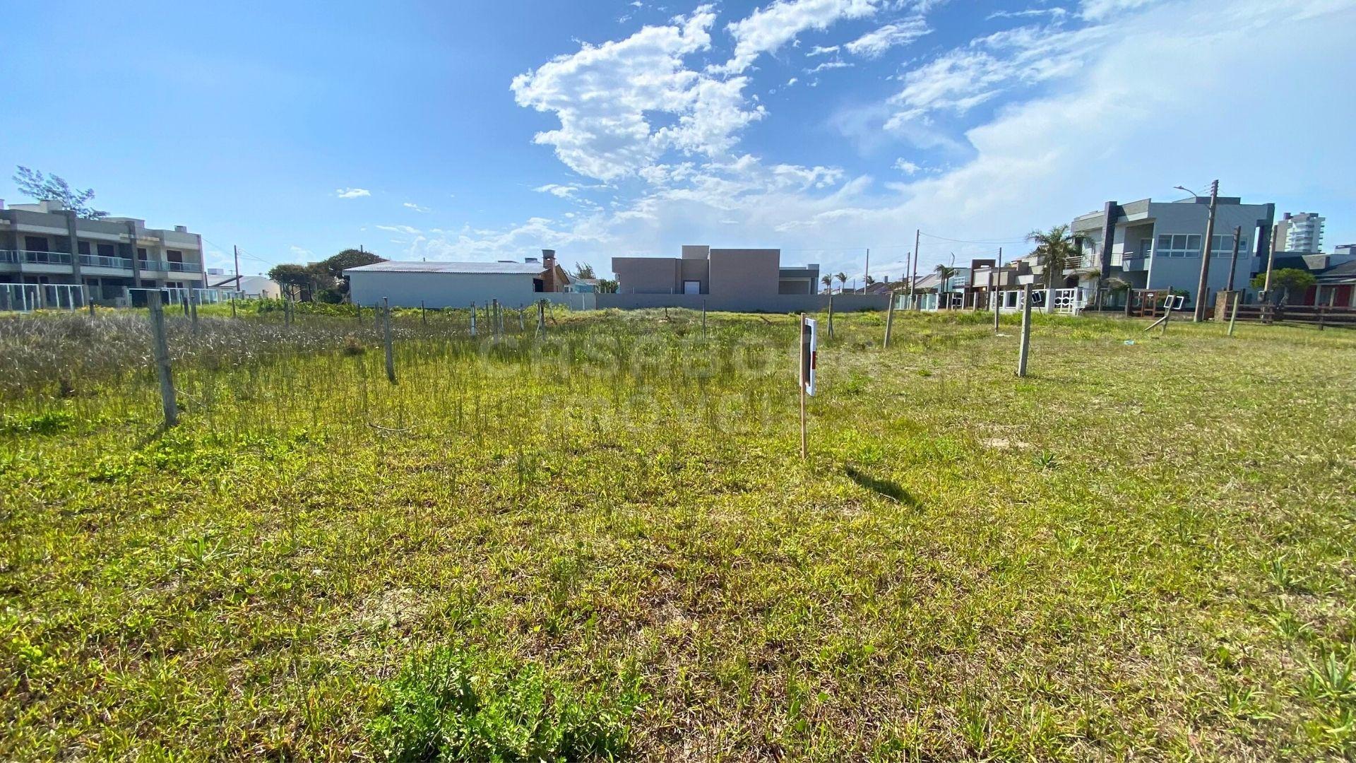 Terreno de Esquina 10 x 28,30 no Balneário Figueirinha – Posição Solar Leste e Excelente Potencial de Construção