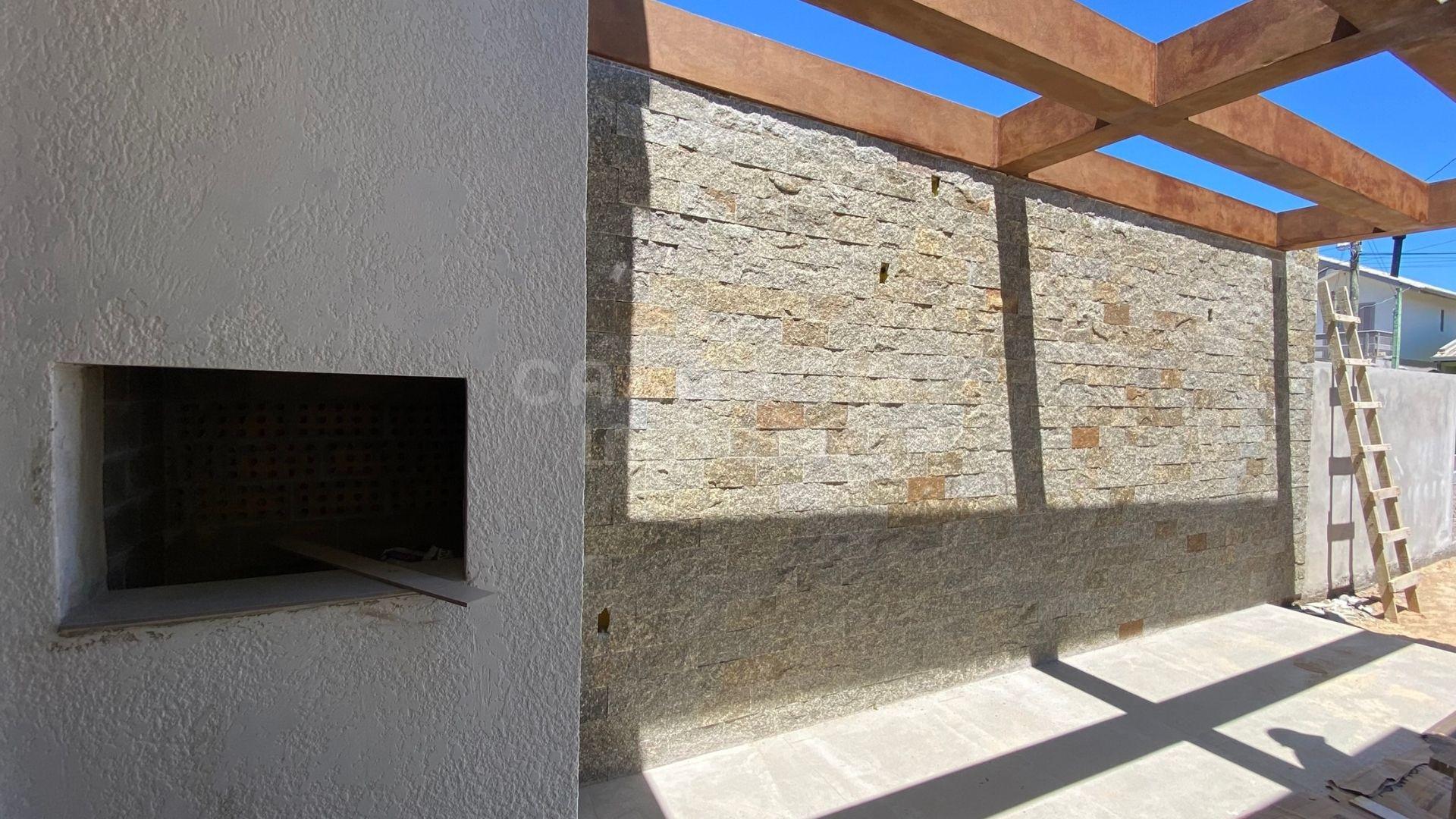 Casa Geminada em Arroio do Sal – Conforto e Lazer a 100 Metros do Mar