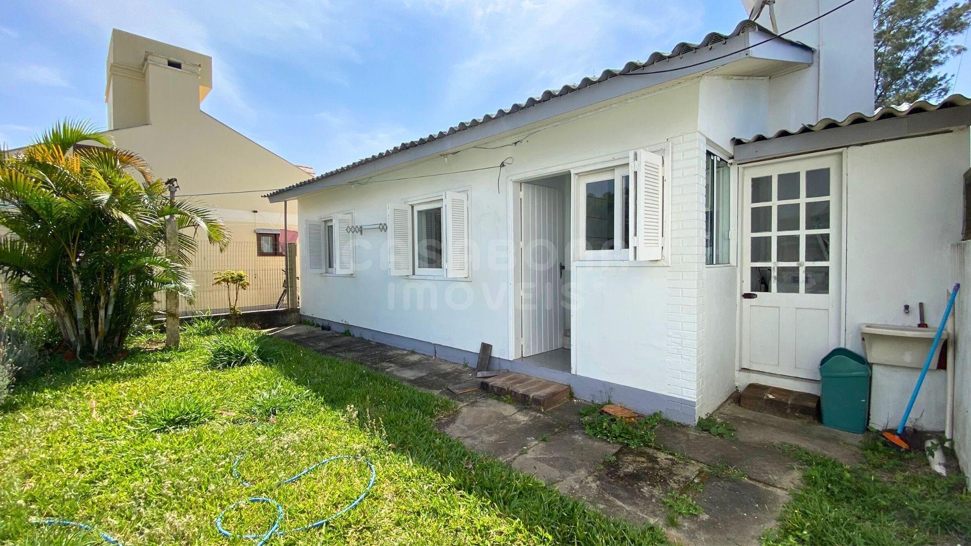 Casa com piscina a 100m do mar no Balneário Figueirinha