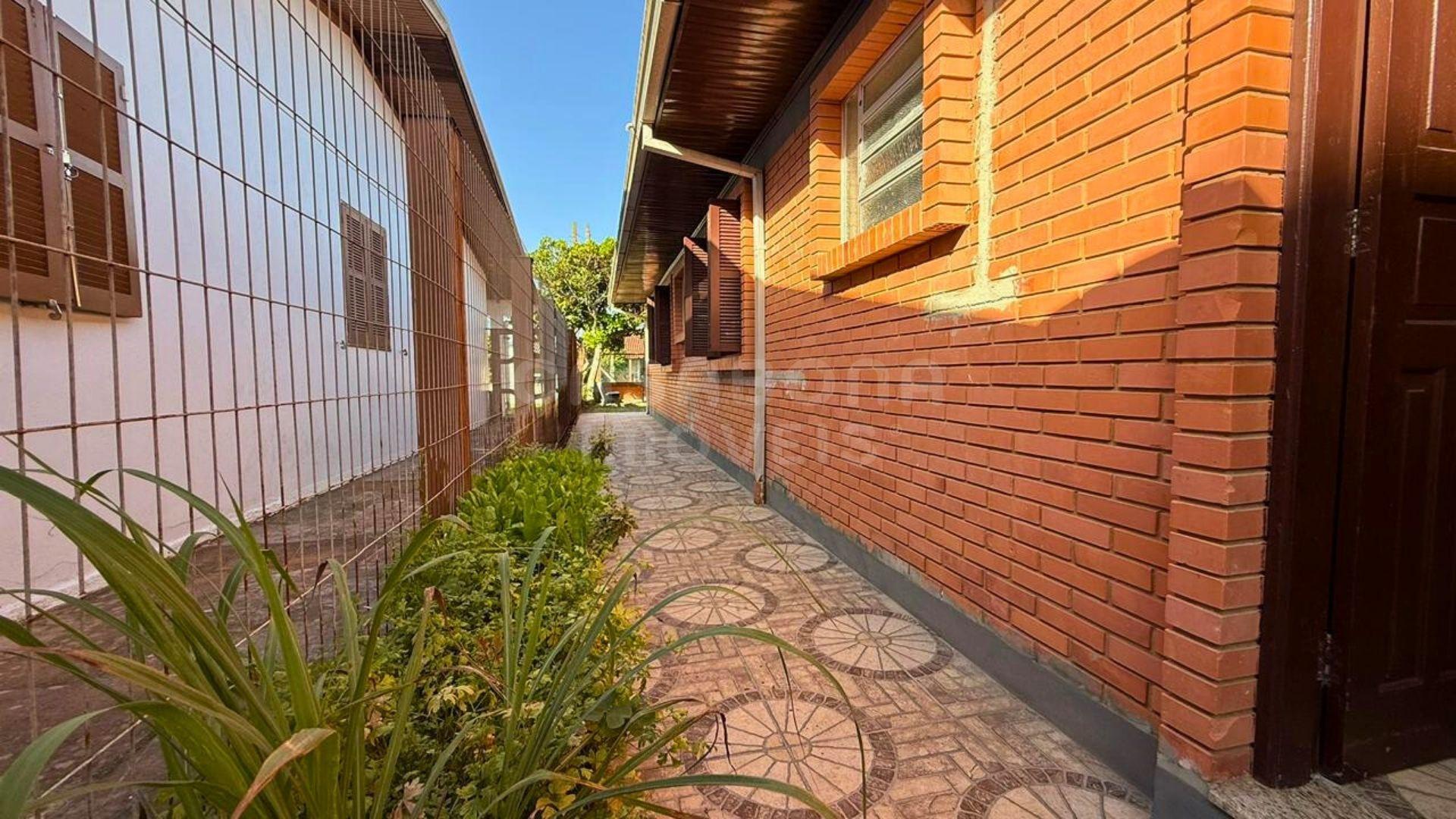 Casa de Esquina em Areias Brancas – Amplitude, Conforto e Localização Privilegiada