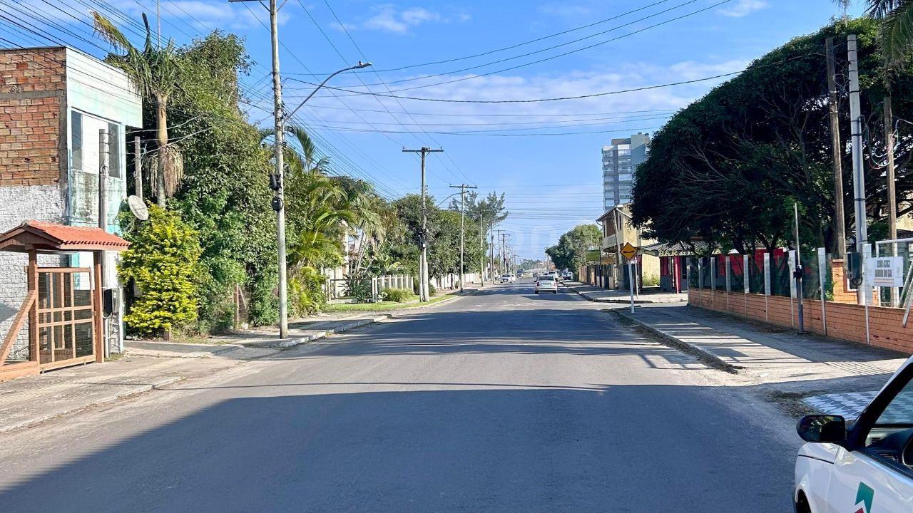 Casa com potencial comercial à venda ao lado do CFC – Arroio do Sal