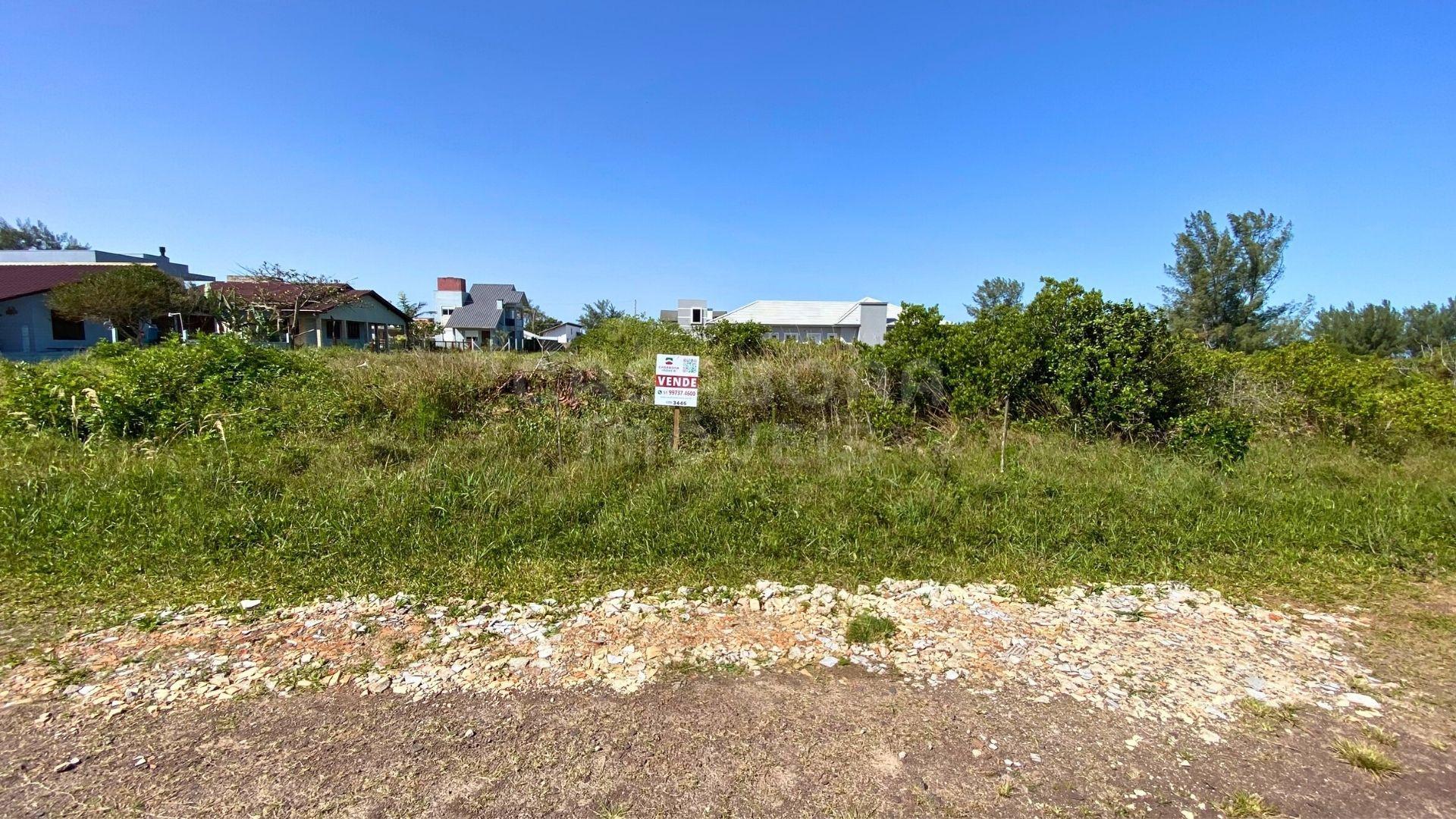 Terreno com ótima localização e posição solar privilegiada no Balneário Atlântico