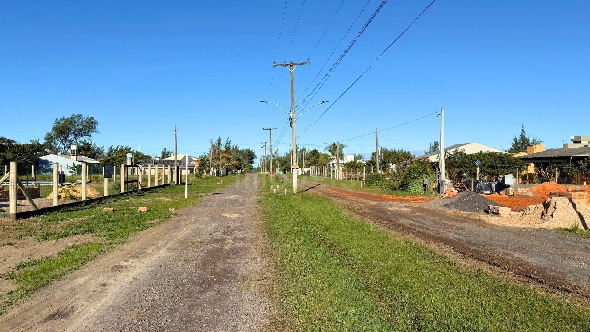 Terreno Amplo com Luz e Ótima Localização na Lagoa da Camboim