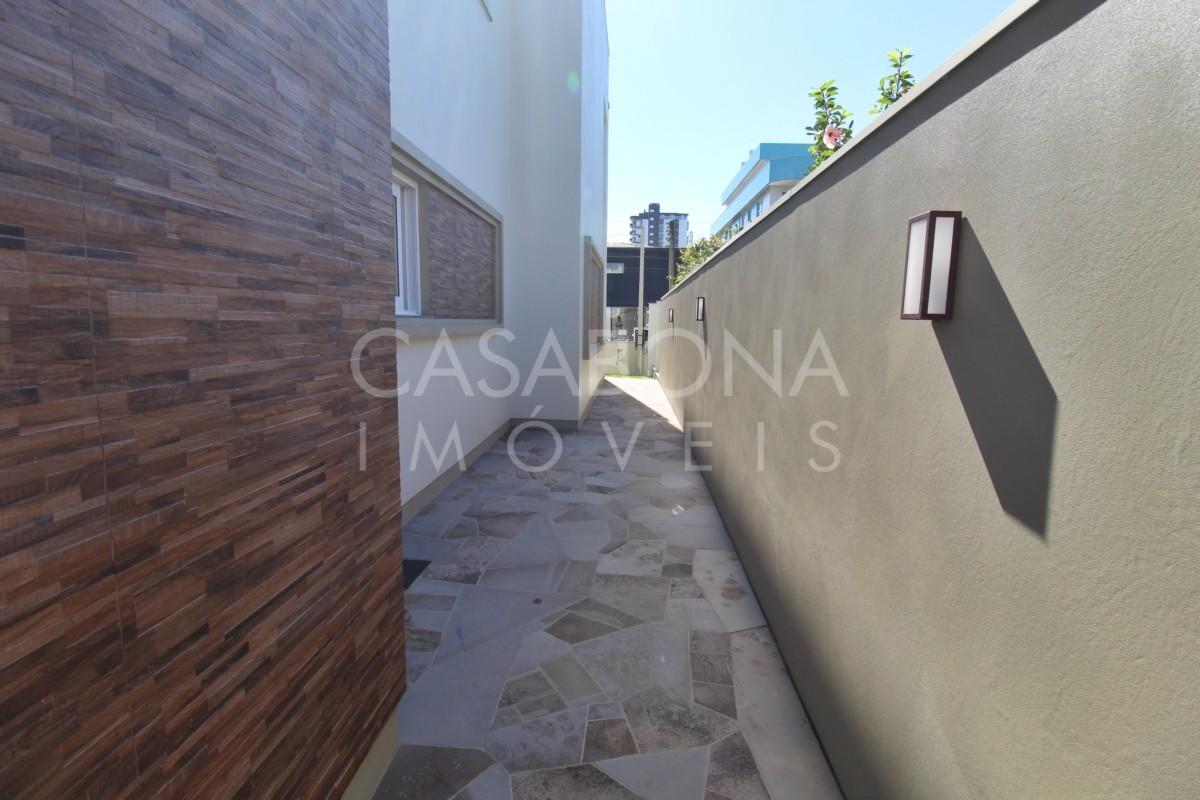 Residência Exclusiva Próxima ao Centro e ao Mar