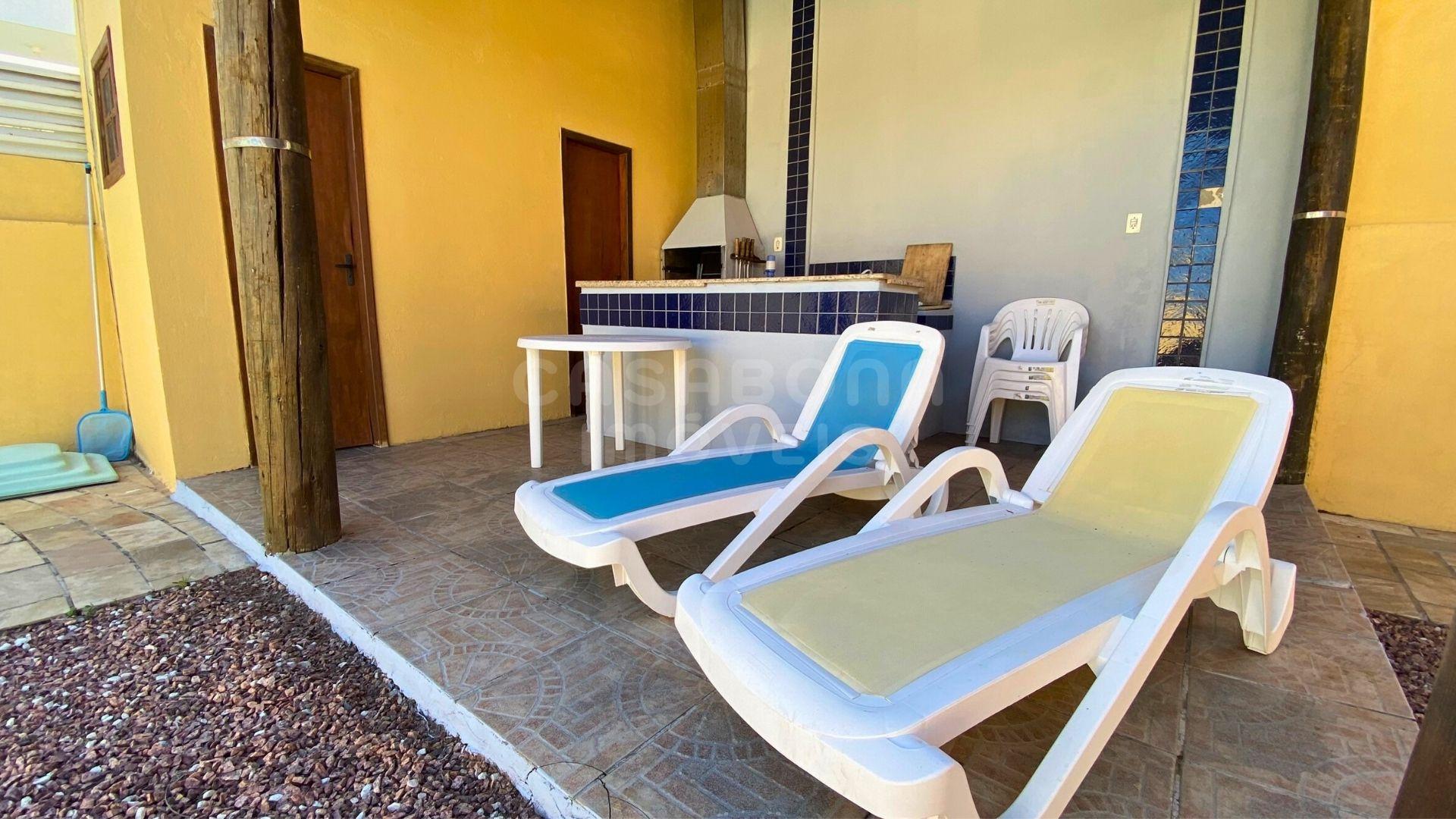 Casa com piscina a apenas 100 metros da praia em Arroio do Sal!