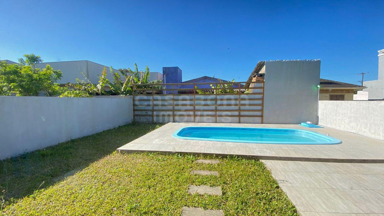 Casa à Venda em Arroio do Sal - Bairro São Pedro, Próxima à Praia