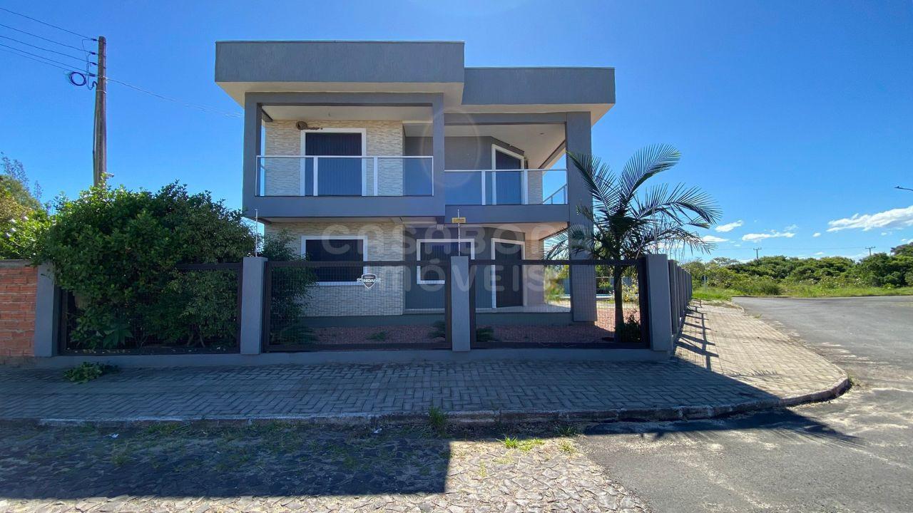 Espaçosa Casa de Esquina em Arroio do Sal - 800m do Mar