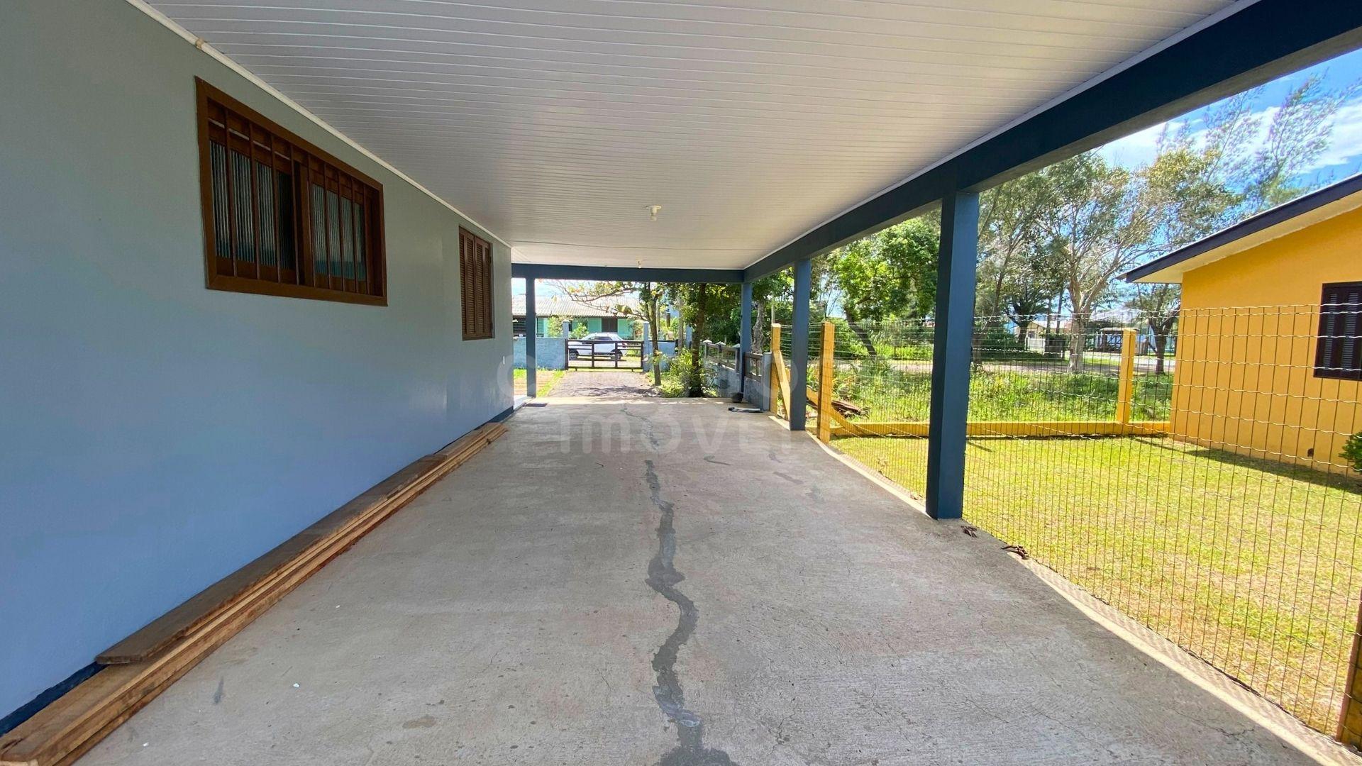 Casa semimobiliada a apenas 300m do mar no bairro São Jorge