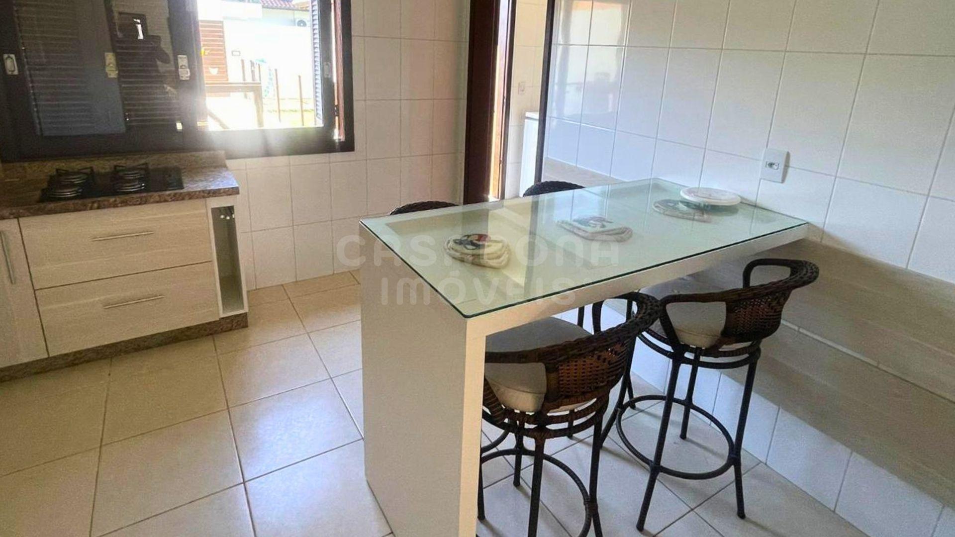 Casa Imponente com Piscina e Espaço Gourmet em Torres