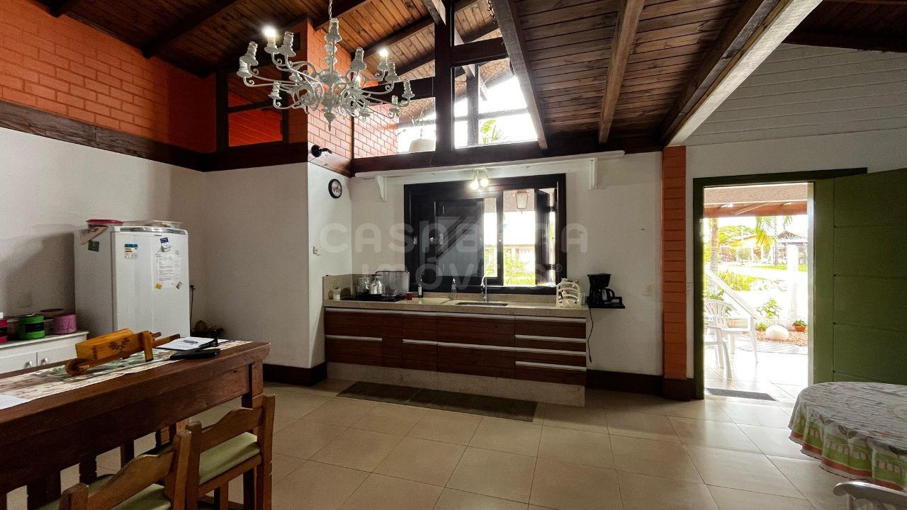 Casa de Esquina Mobiliada no Centro de Arroio do Sal – A 490m da Praia