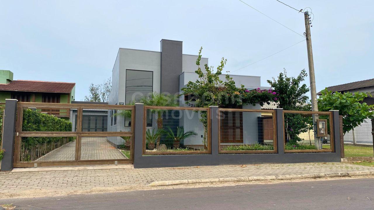 Casa Semimobiliada a 300m da Praia – Conforto e Estilo no Bairro Torres Sul, Arroio do Sal