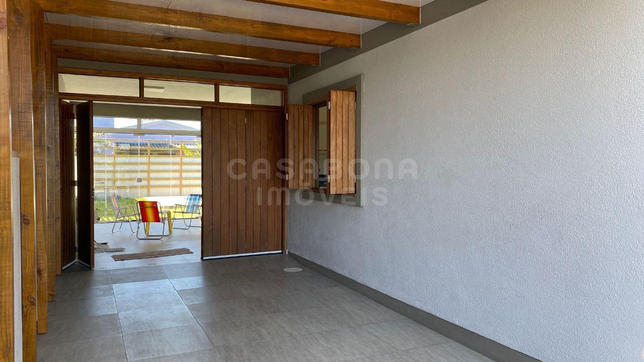 Casa à Venda em Arroio do Sal - Bairro São Pedro, Próxima à Praia