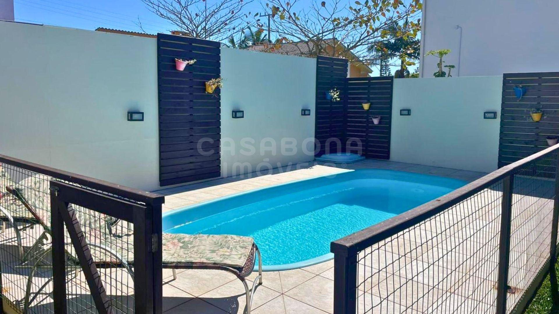 Casa Imponente com Piscina e Espaço Gourmet em Torres