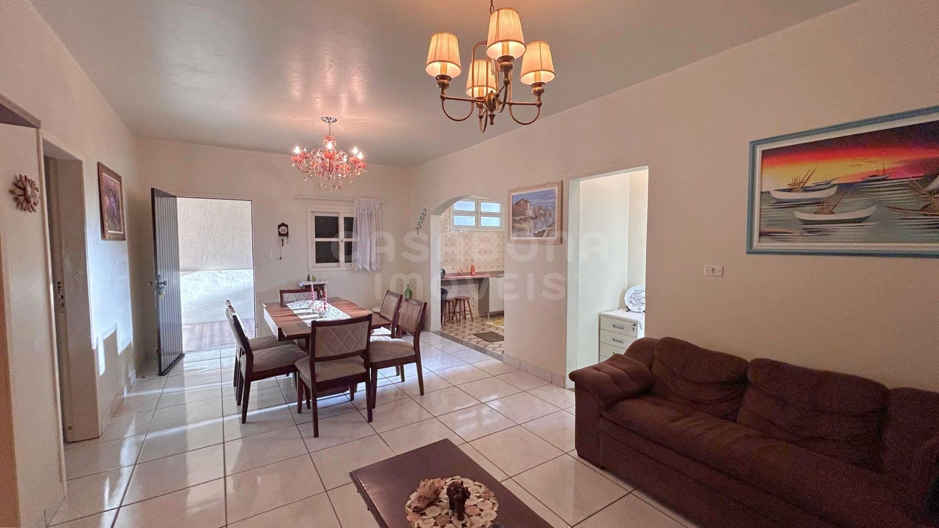 Casa com amplo pátio no Jardim Olívia – 300 metros do mar