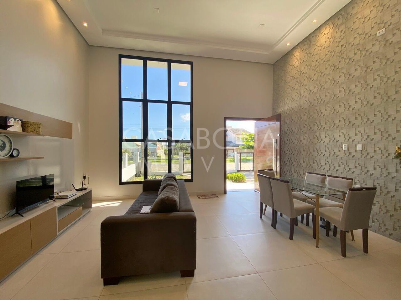 Refúgio à Beira-Mar: Residência Espaçosa no Balneário São Paulo