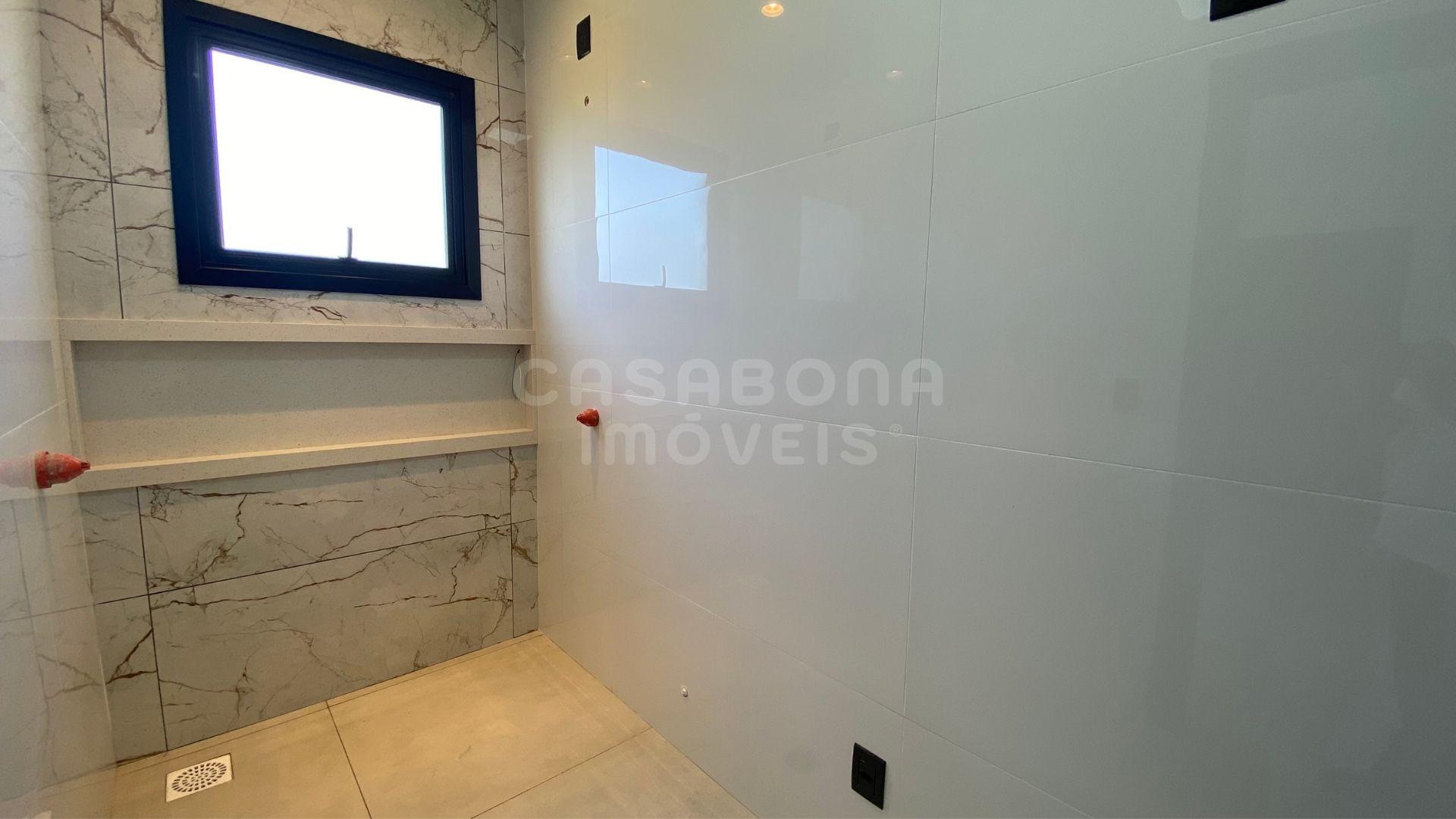 Casa nova de alto padrão em condomínio fechado com estrutura completa!