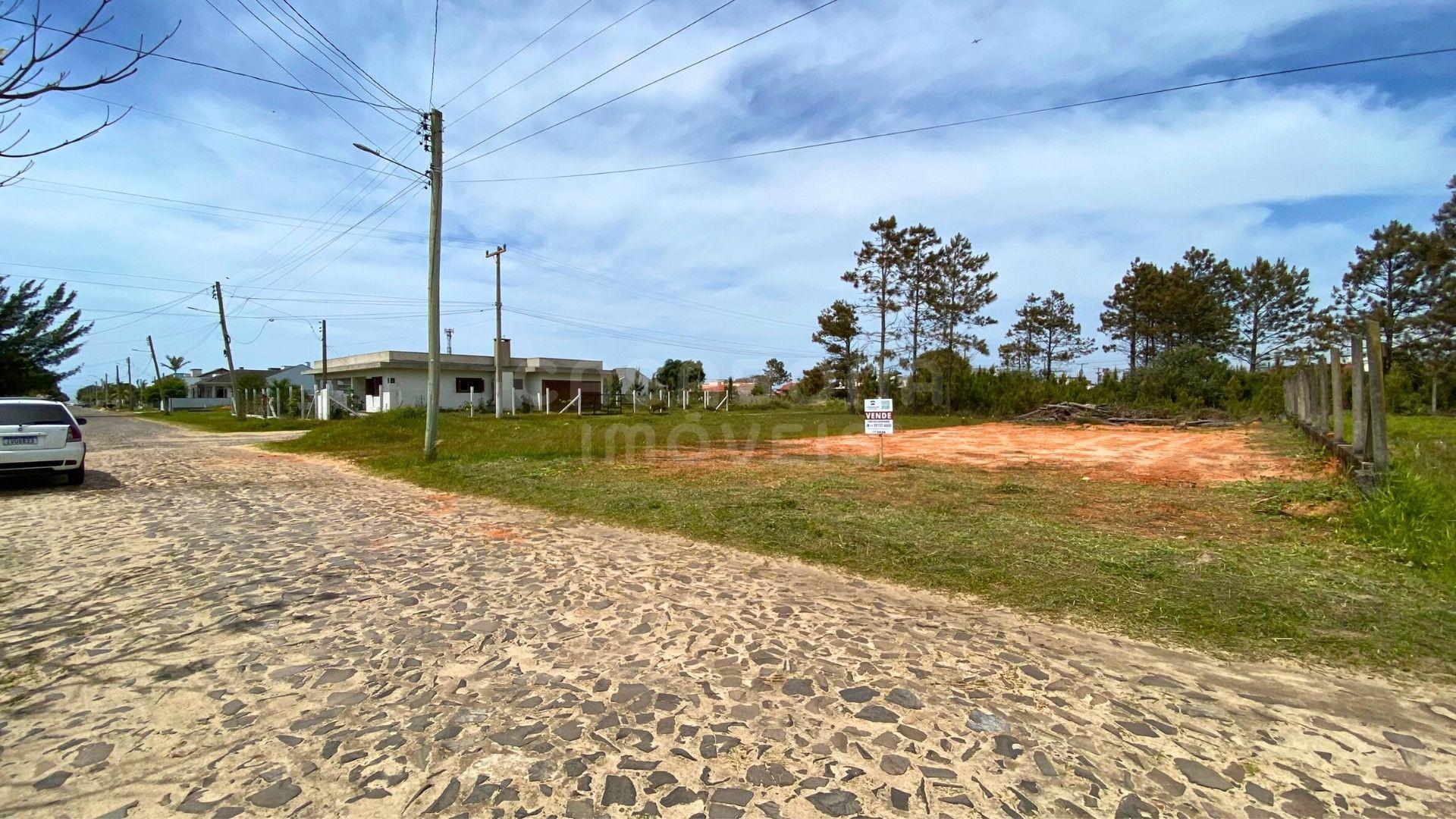 Terreno Plano e Bem Localizado no Bairro Paraíso em Torres