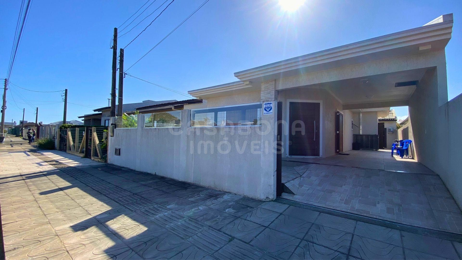 Casa moderna com piscina e quiosque no bairro Verde Mar em Arroio do Sal
