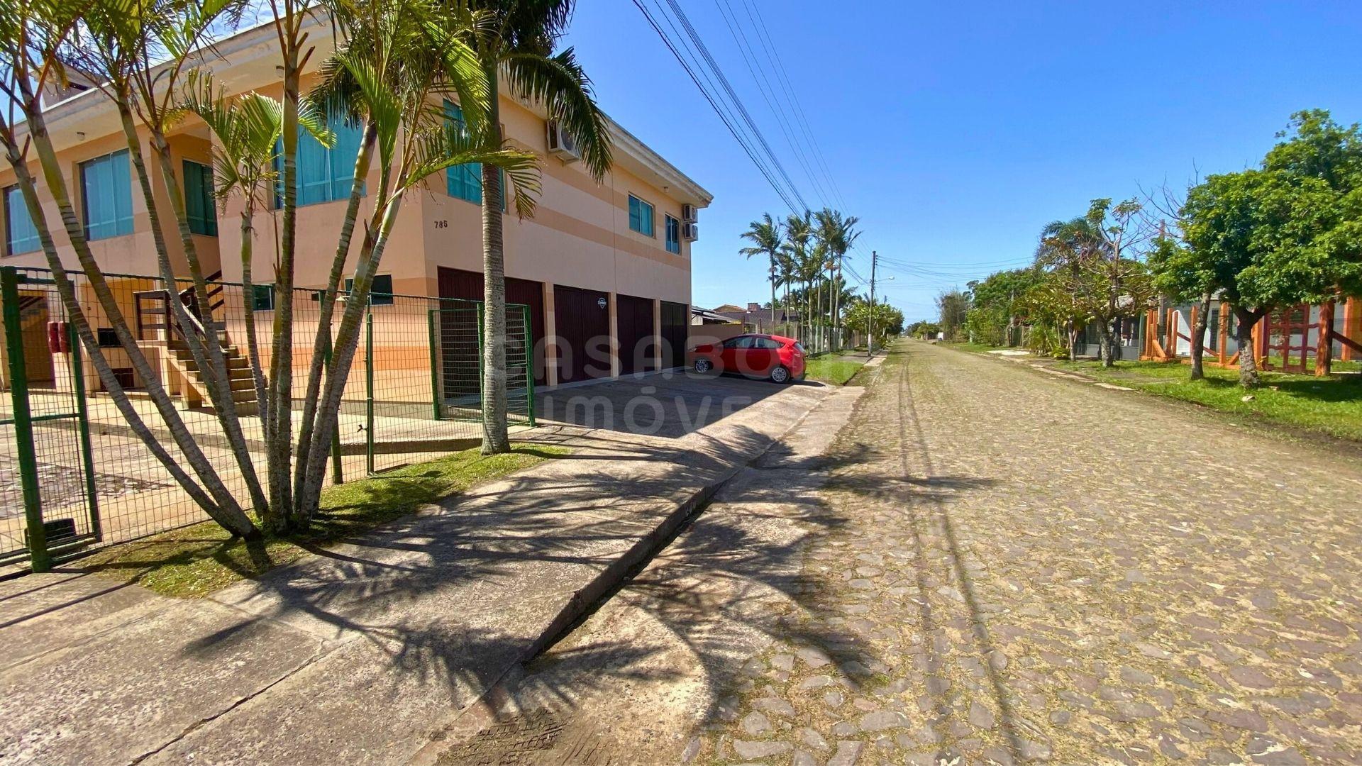 Apartamento semimobiliado com churrasqueira em Arroio do Sal Sul