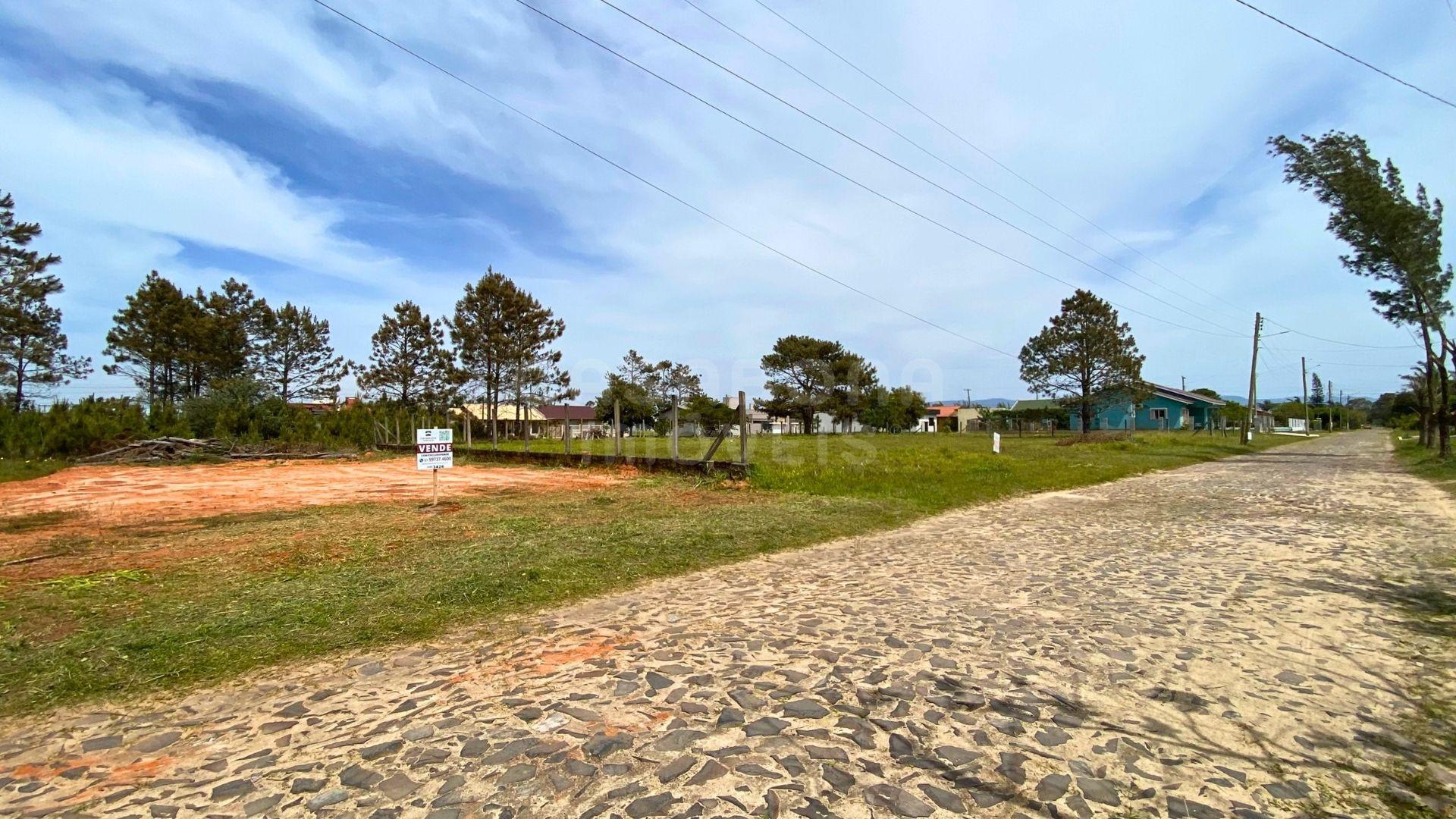 Terreno Plano e Bem Localizado no Bairro Paraíso em Torres