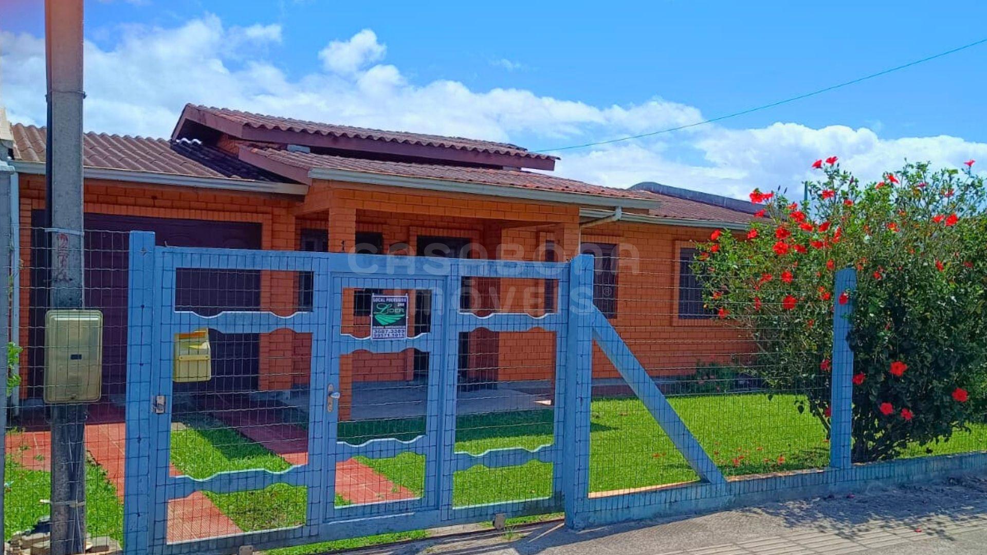 Casa térrea com amplo pátio e excelente localização em Areias Brancas